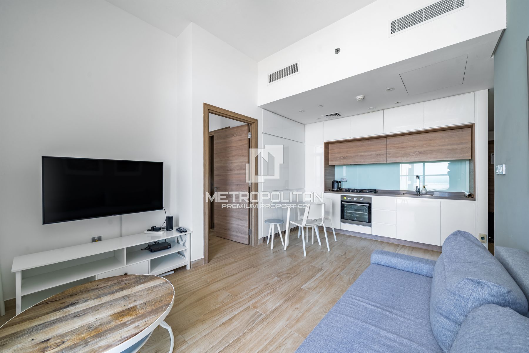 Prime Location | Vacant | Fully Furnished photo-11