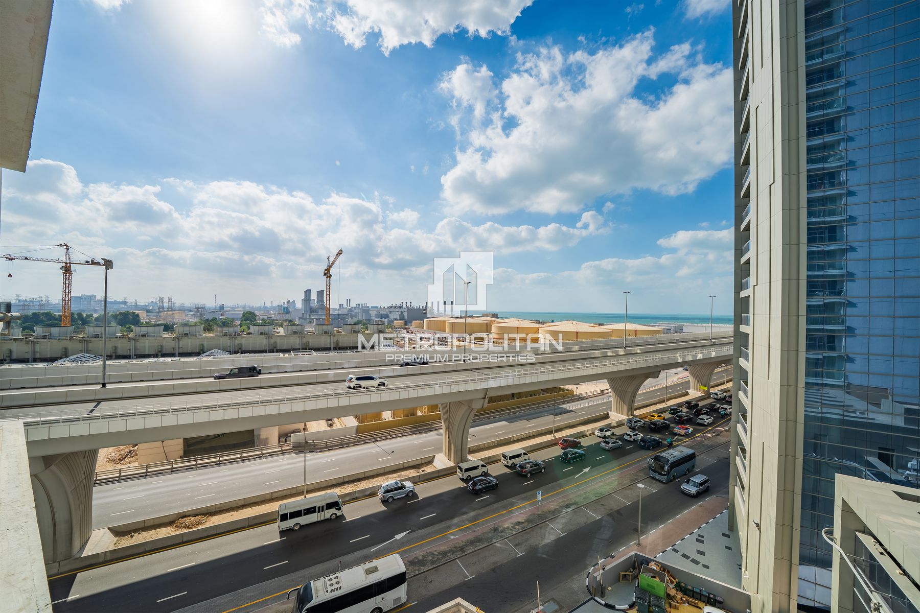 Prime Location | Vacant | Fully Furnished photo-13