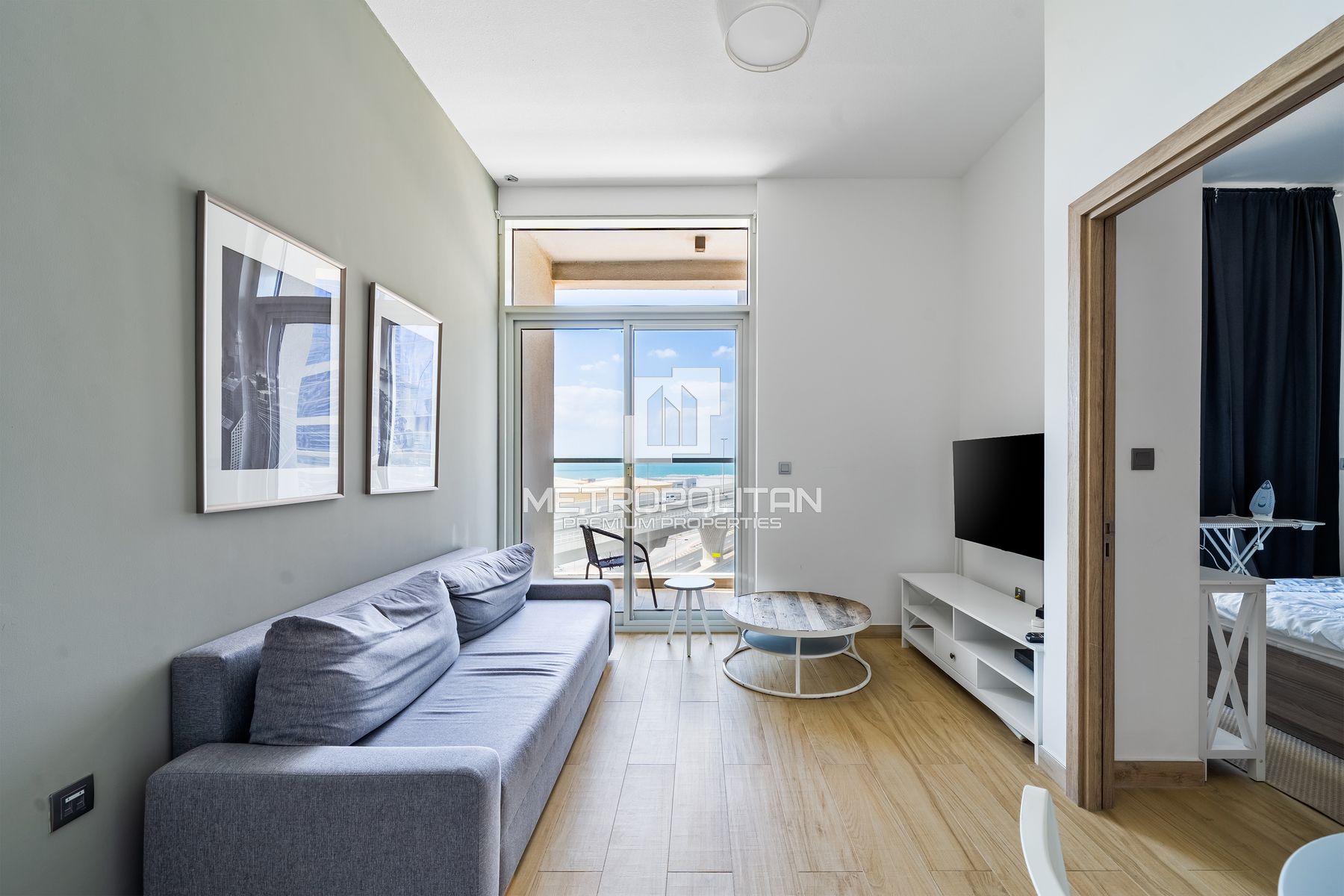 Prime Location | Vacant | Fully Furnished photo-16