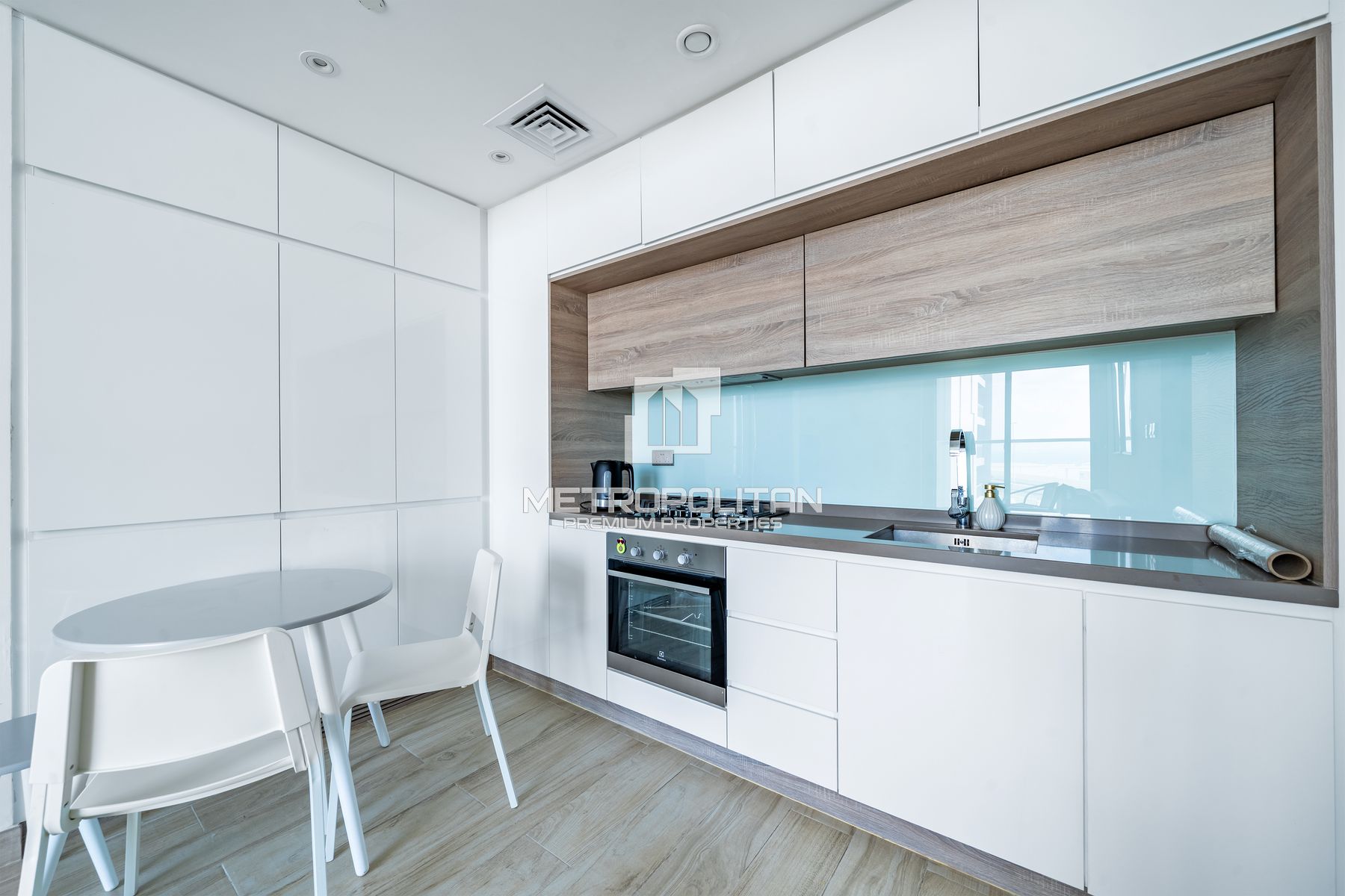 Prime Location | Vacant | Fully Furnished photo-18