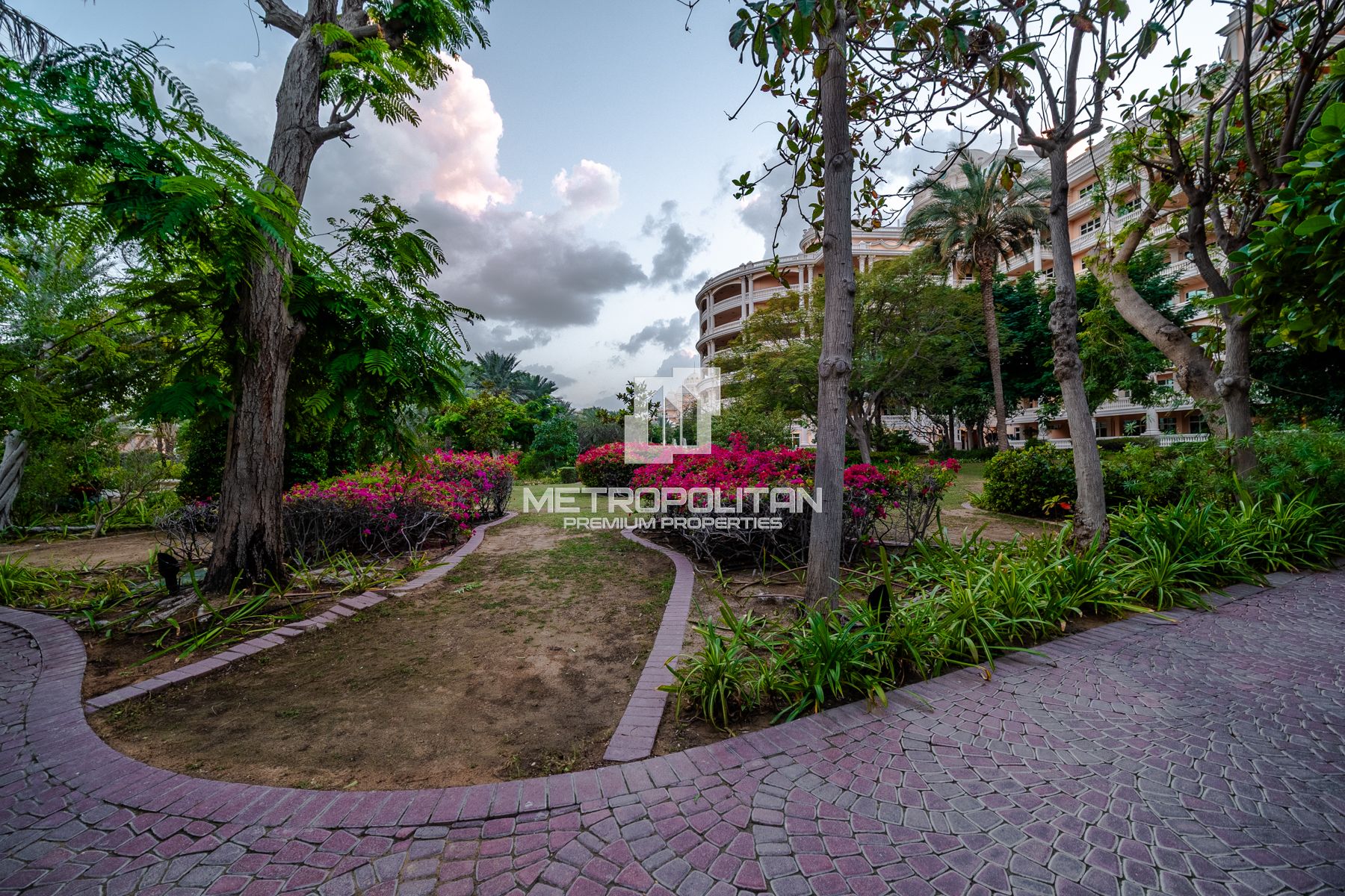 Luxury Beachfront Villa| 5 Star Resort Privileges