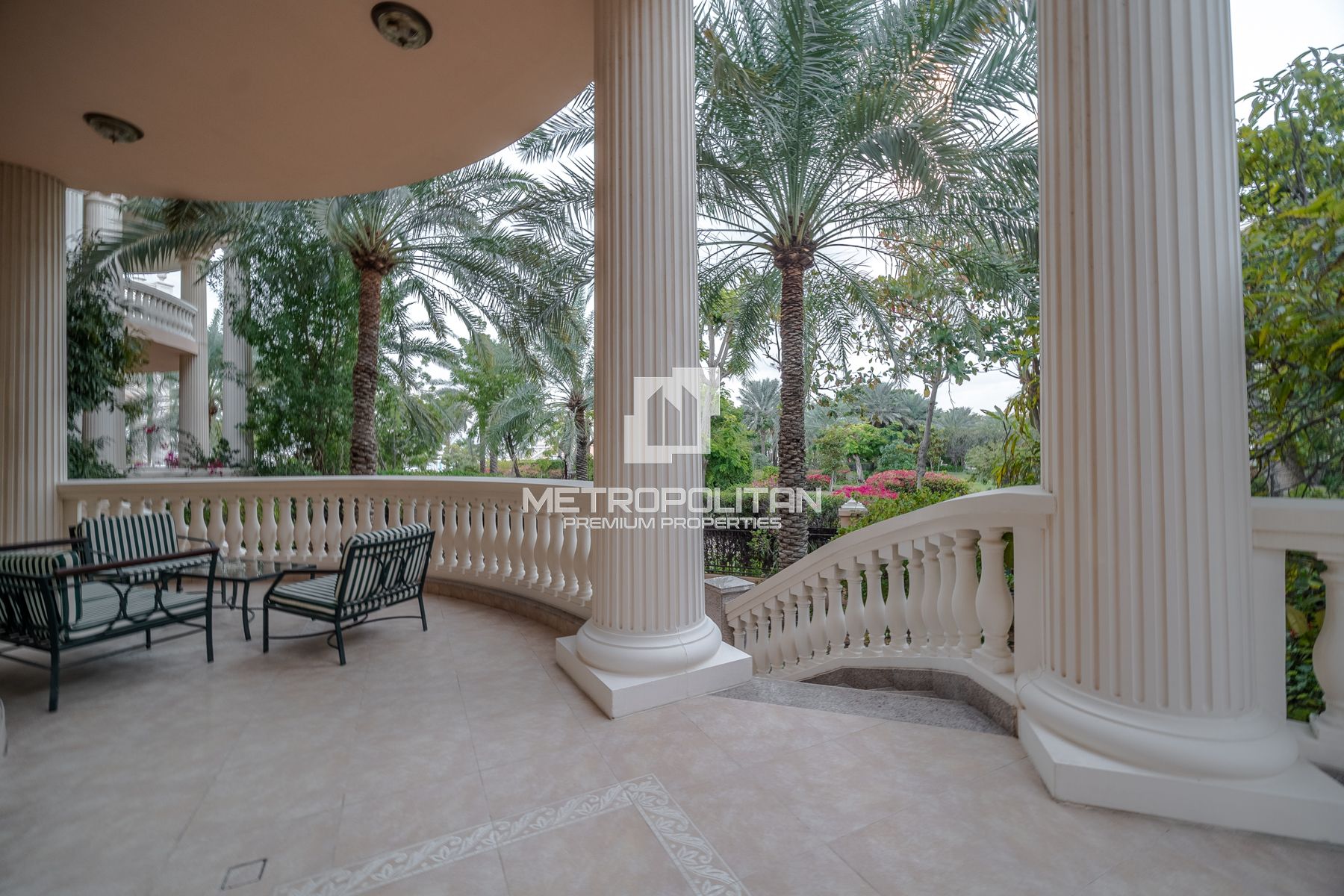 Luxury Beachfront Villa| 5 Star Resort Privileges