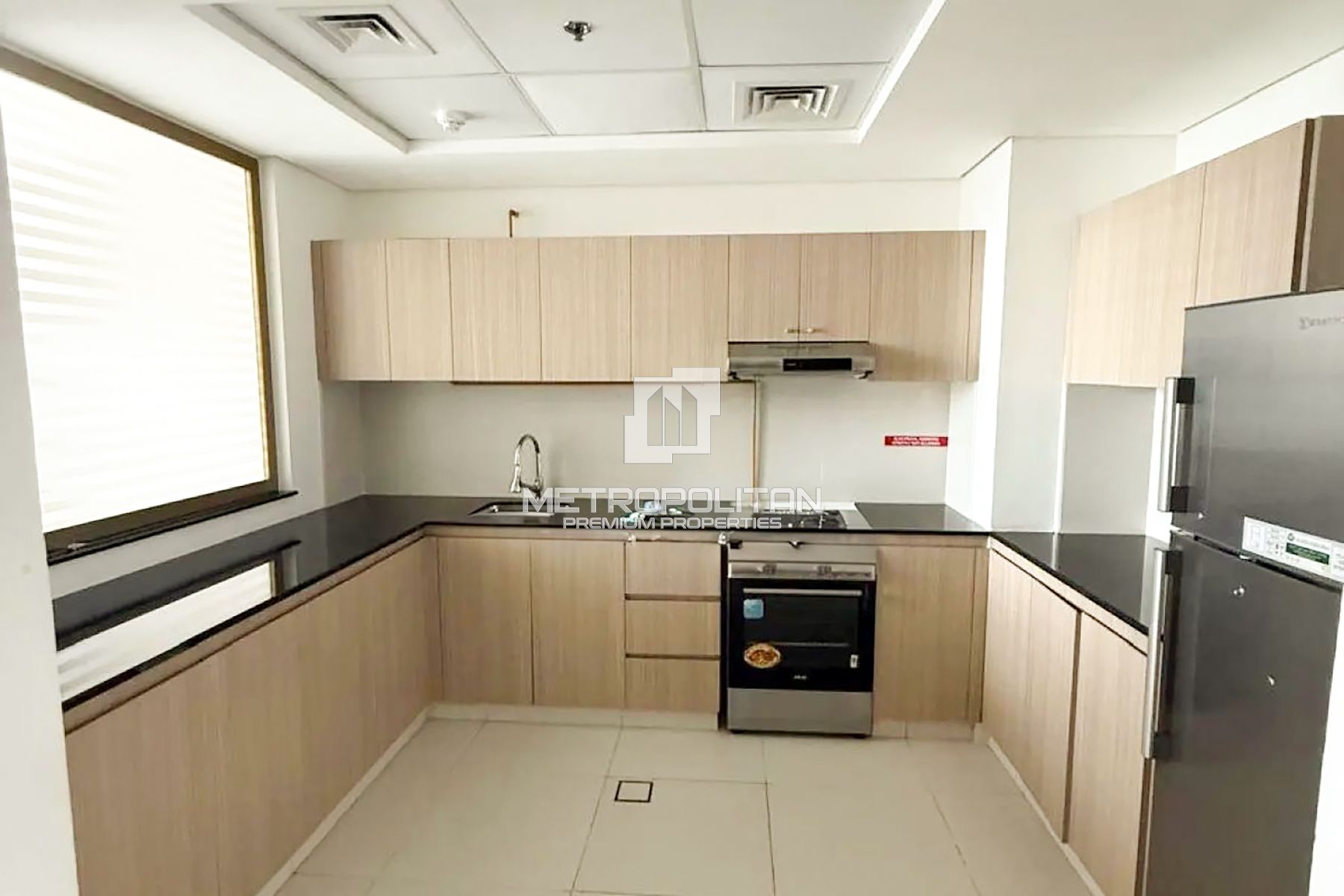 Furnished | Spacious | 1 Bedroom | Vacant March photo-2