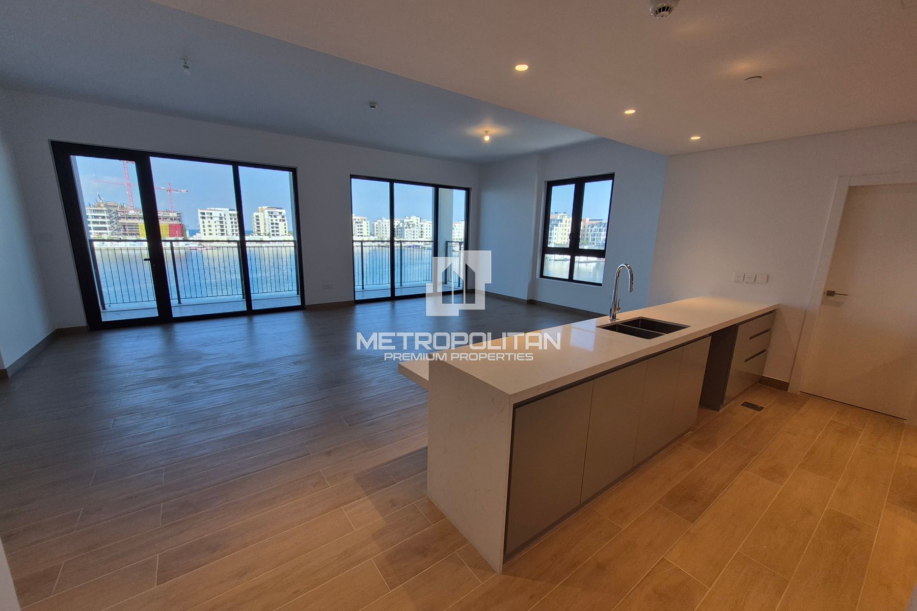 الحياة الفاخرة | إطلالة رائعة على البحر | وحدة زاوية photo-2