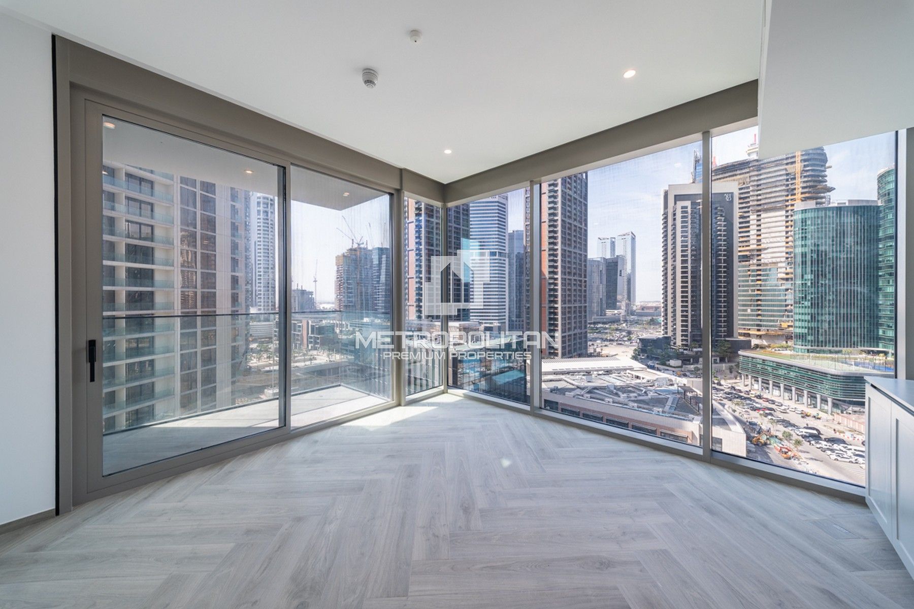 شقة استوديو للإيجار في الخليج التجاري – MPR-9043