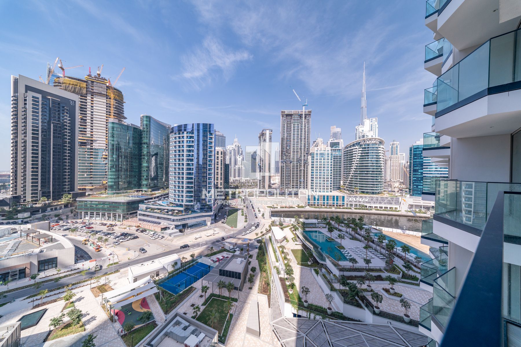 Elegant and Stylish | Canal Views | Prime Location photo-5