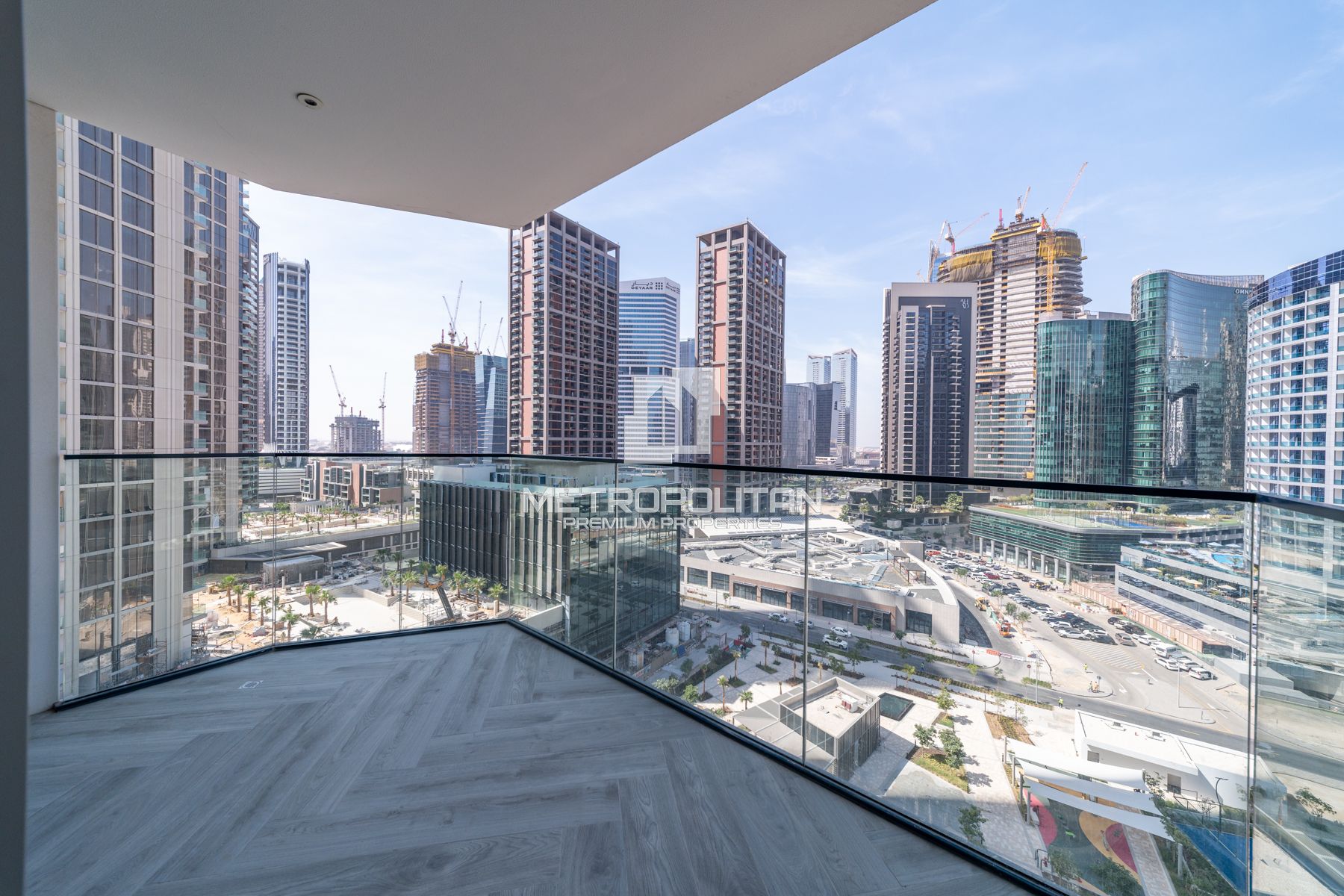 Elegant and Stylish | Canal Views | Prime Location photo-9