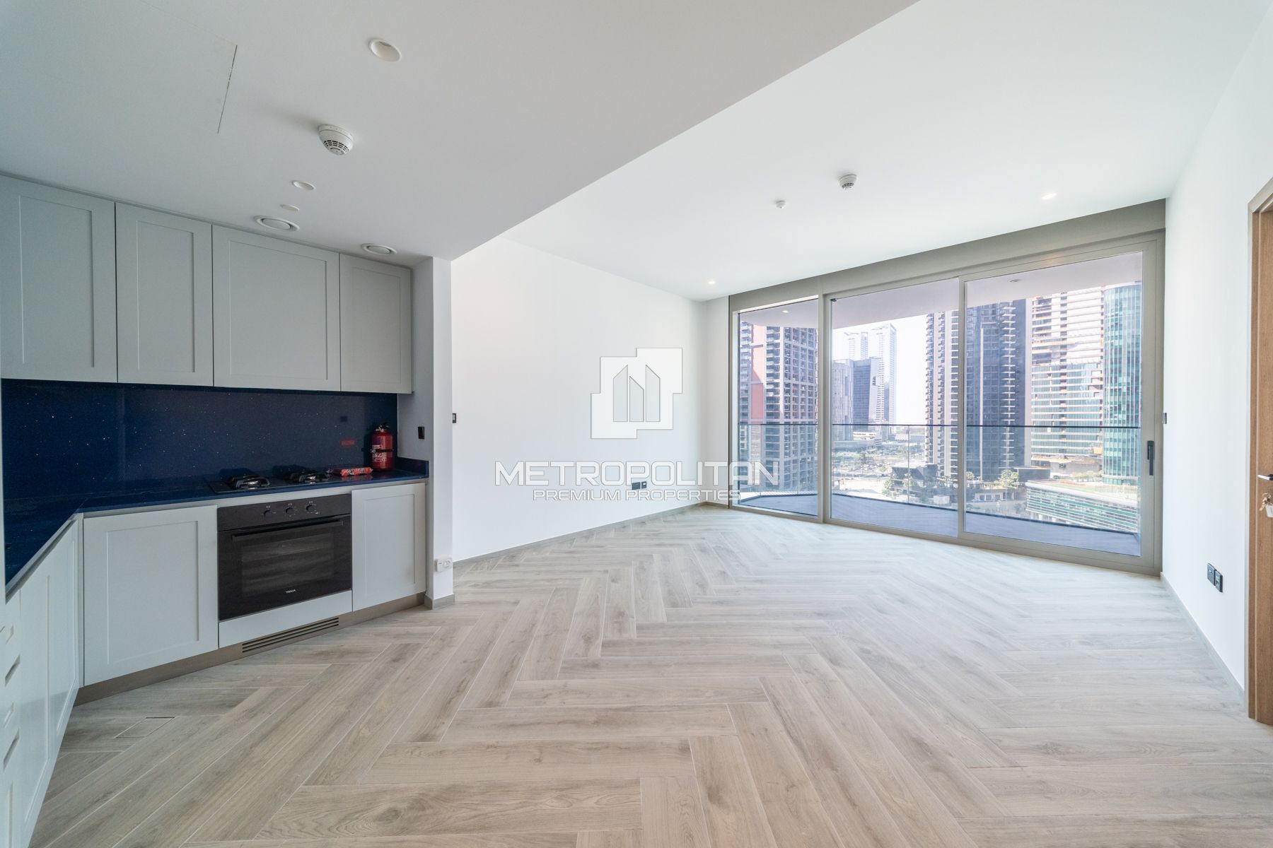 Elegant and Stylish | Canal Views | Prime Location photo-14