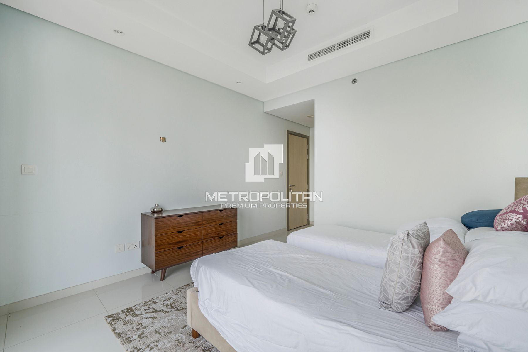 Furnished | Spacious 2 Bedroom | Burj Khalifa View photo-7