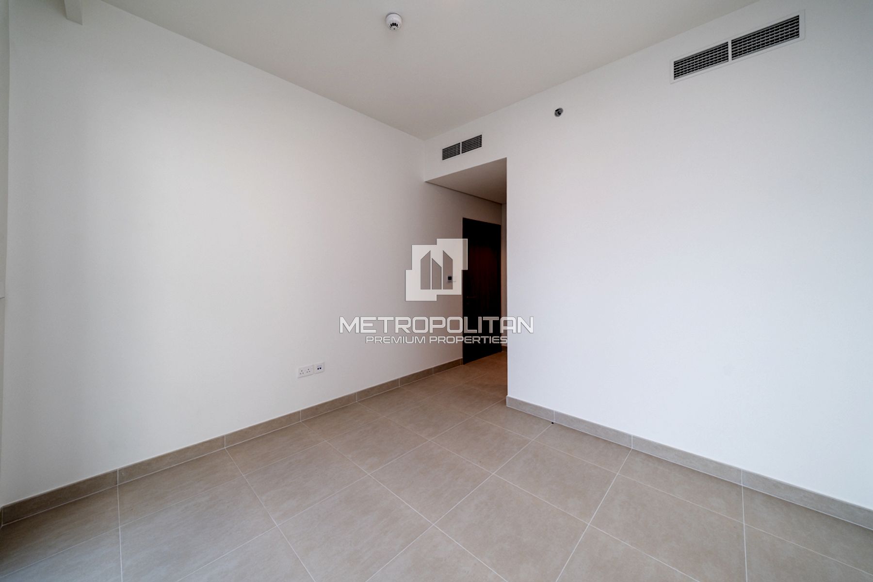 Premium Unit | Facing the Marina | Mid Floor