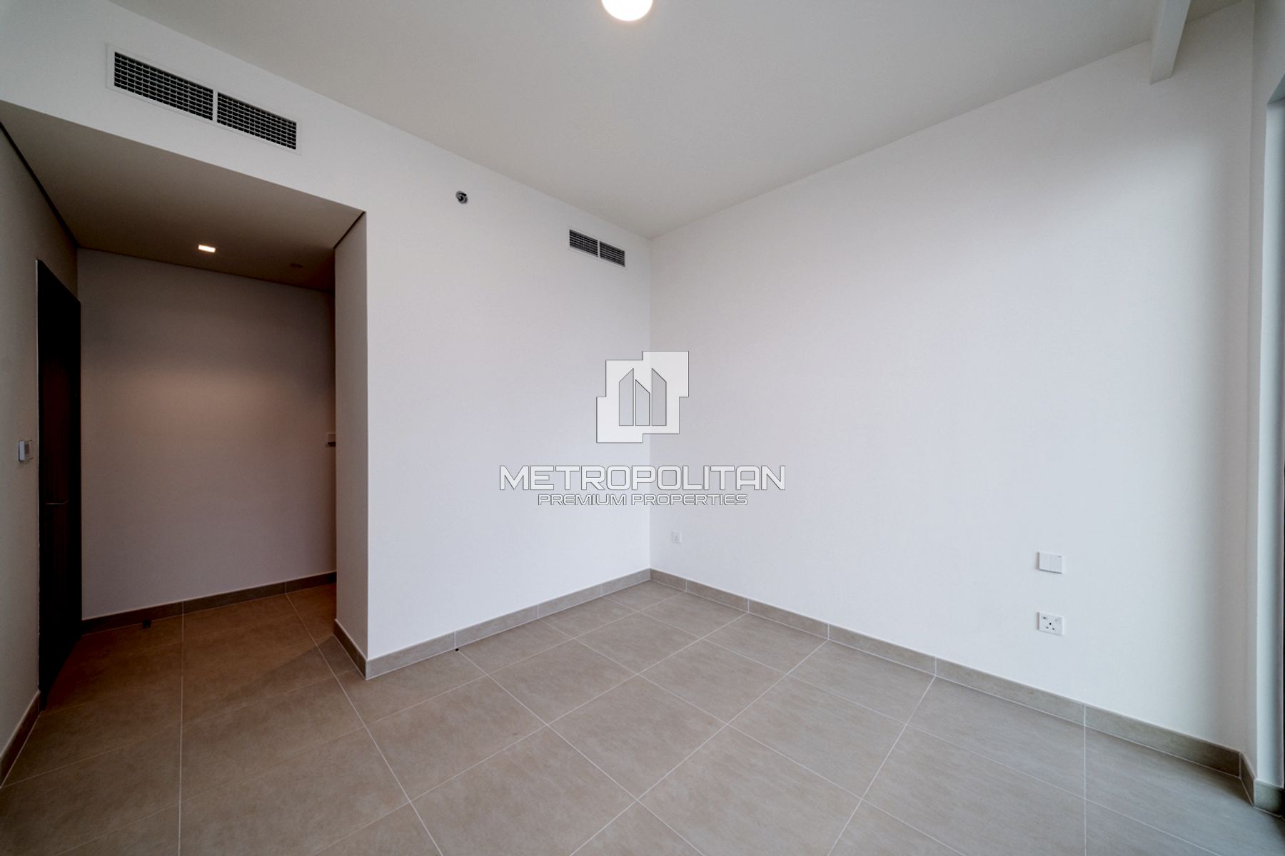 Premium Unit | Facing the Marina | Mid Floor