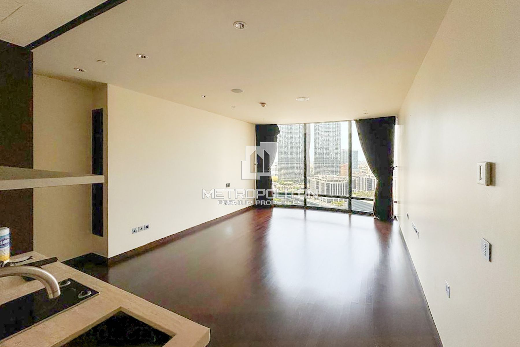 Spacious | Downtown Views | Elegant Studio photo-2