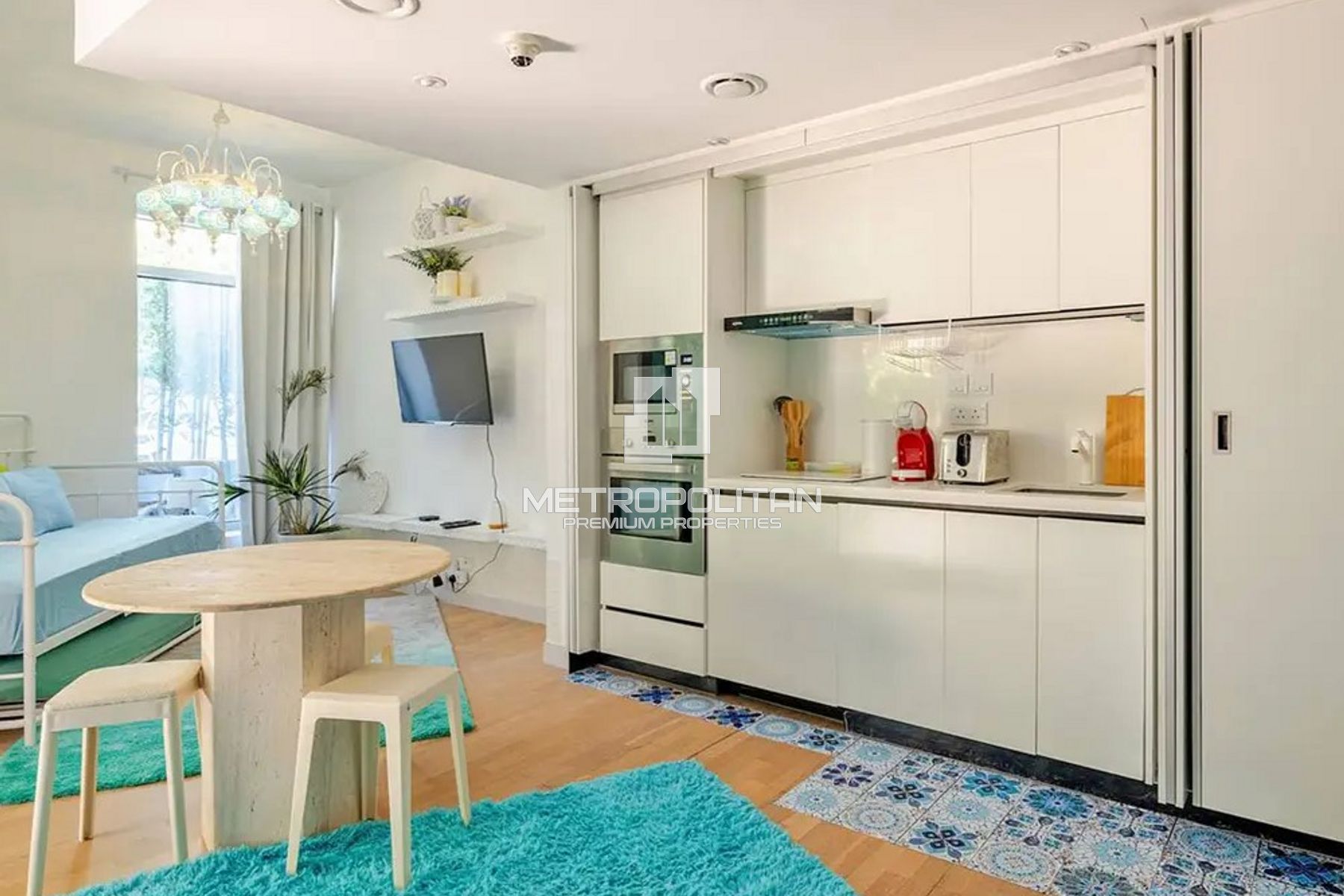 Large Terace | Upgraded | Vacant | Prime Location