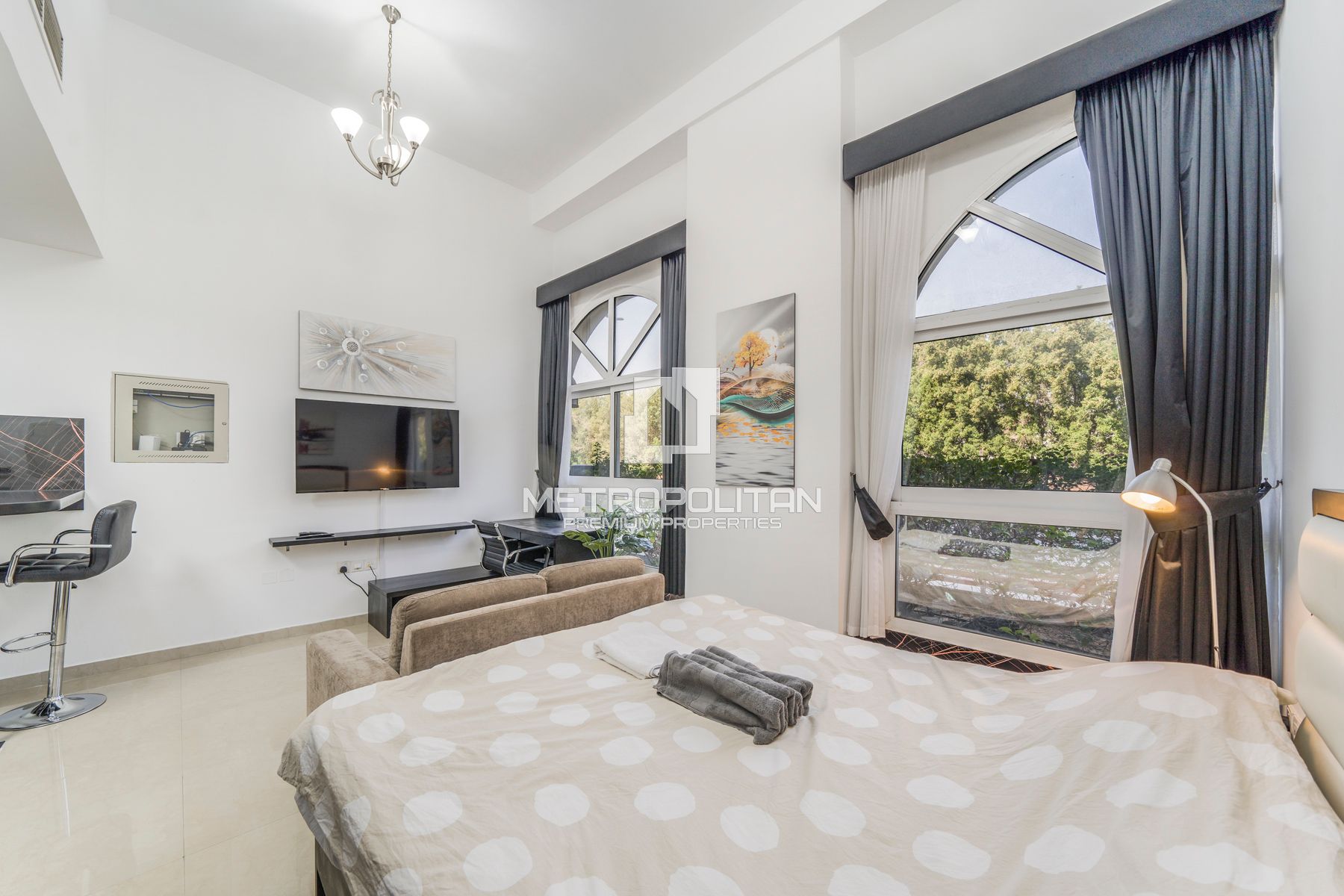 Vacant | Ceiling 4.5m | Furnished | Prime Location photo-0