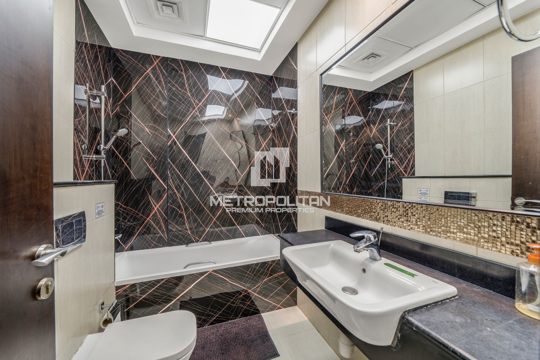 Vacant | Ceiling 4.5m | Furnished | Prime Location photo-1