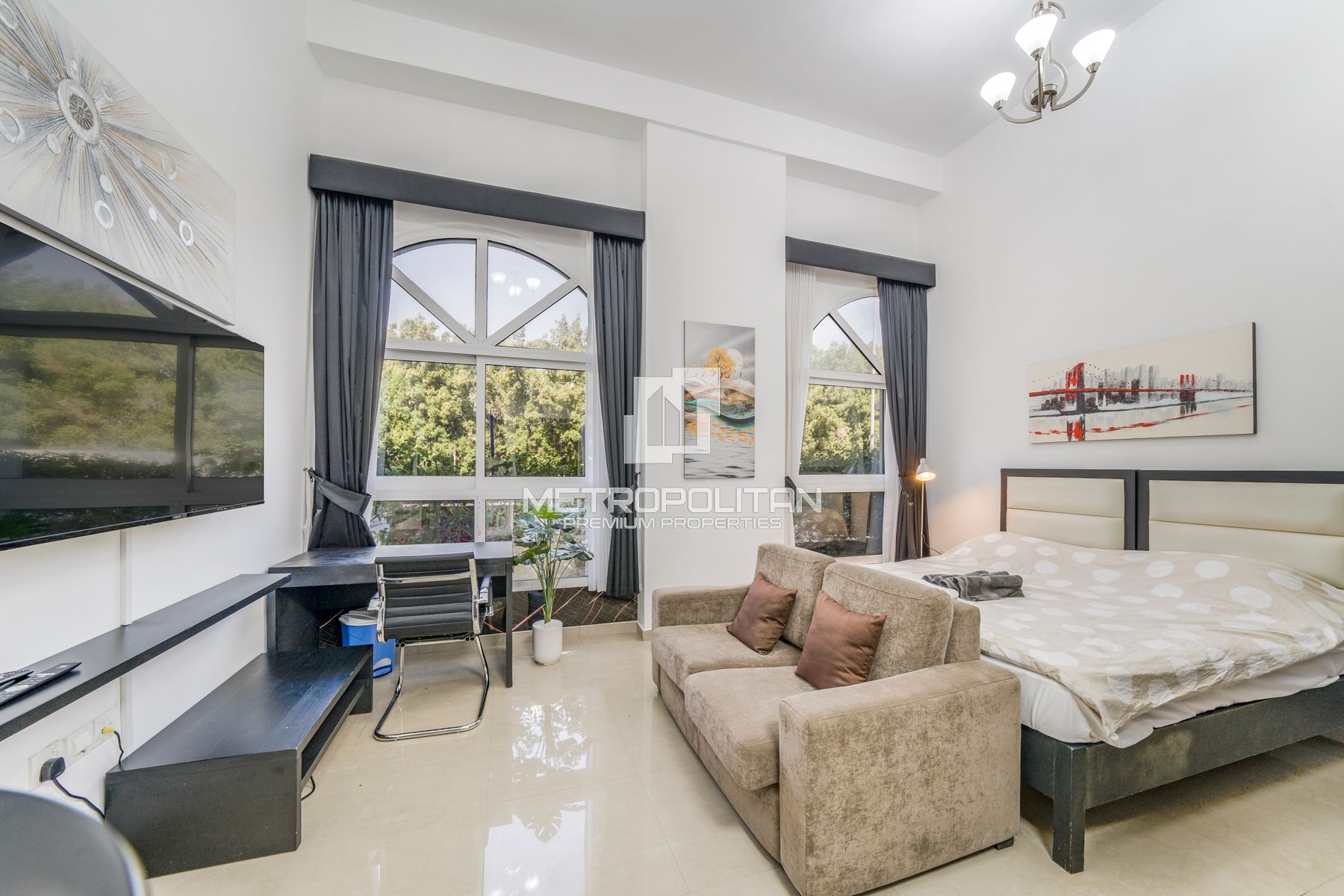 Vacant | Ceiling 4.5m | Furnished | Prime Location photo-2