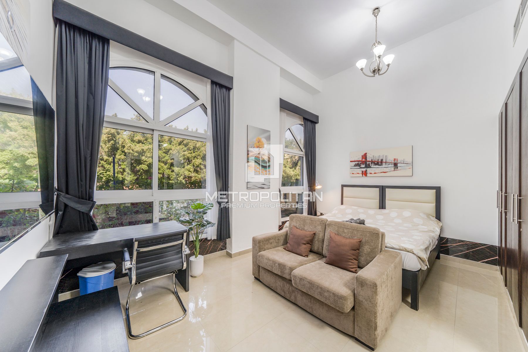 Vacant | Ceiling 4.5m | Furnished | Prime Location photo-3