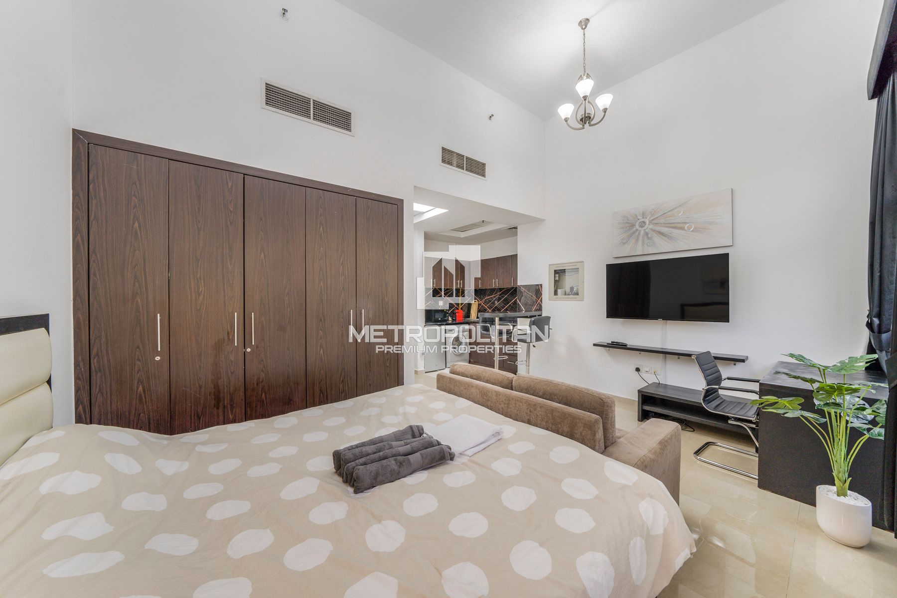 Vacant | Ceiling 4.5m | Furnished | Prime Location photo-6