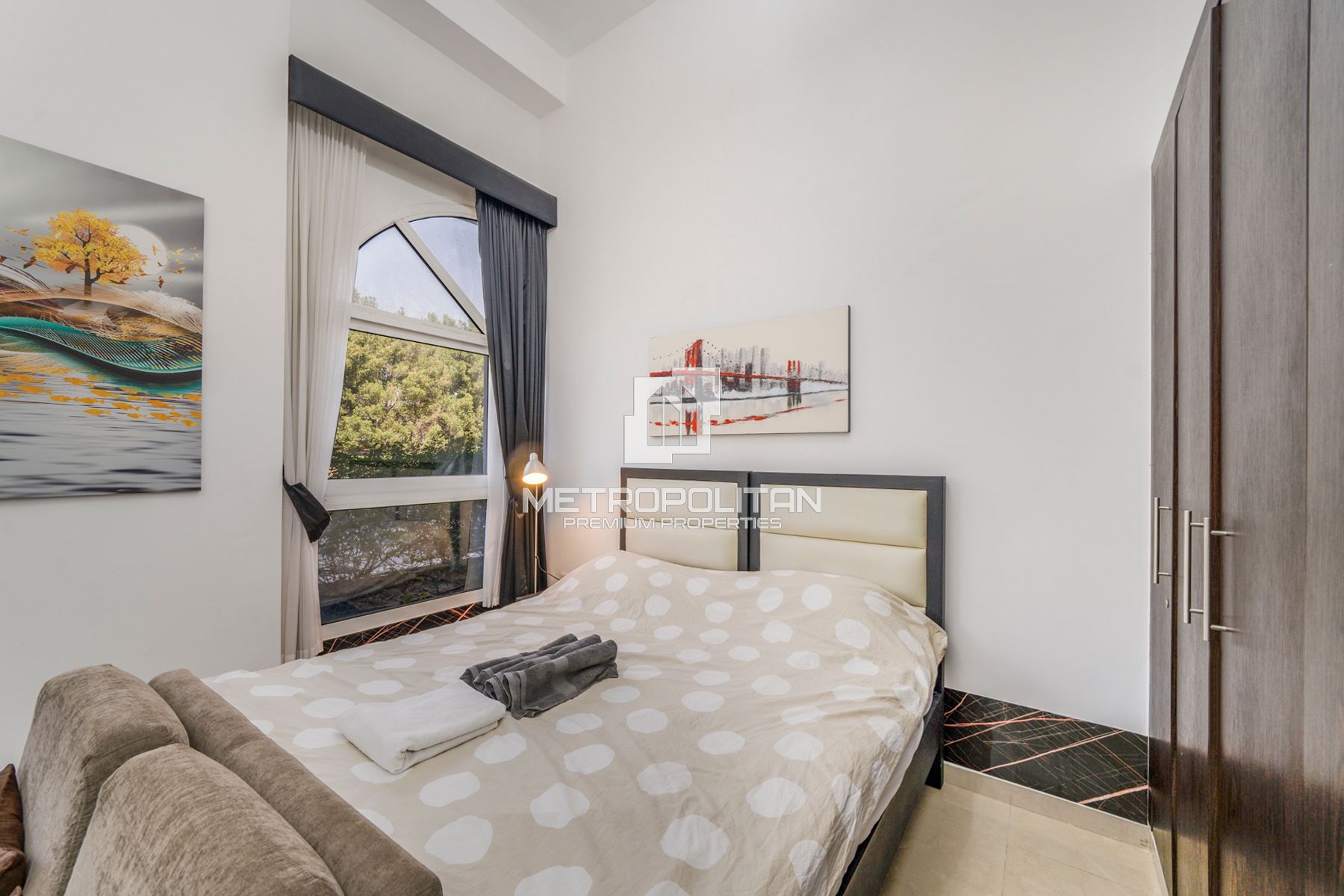 Vacant | Ceiling 4.5m | Furnished | Prime Location photo-12