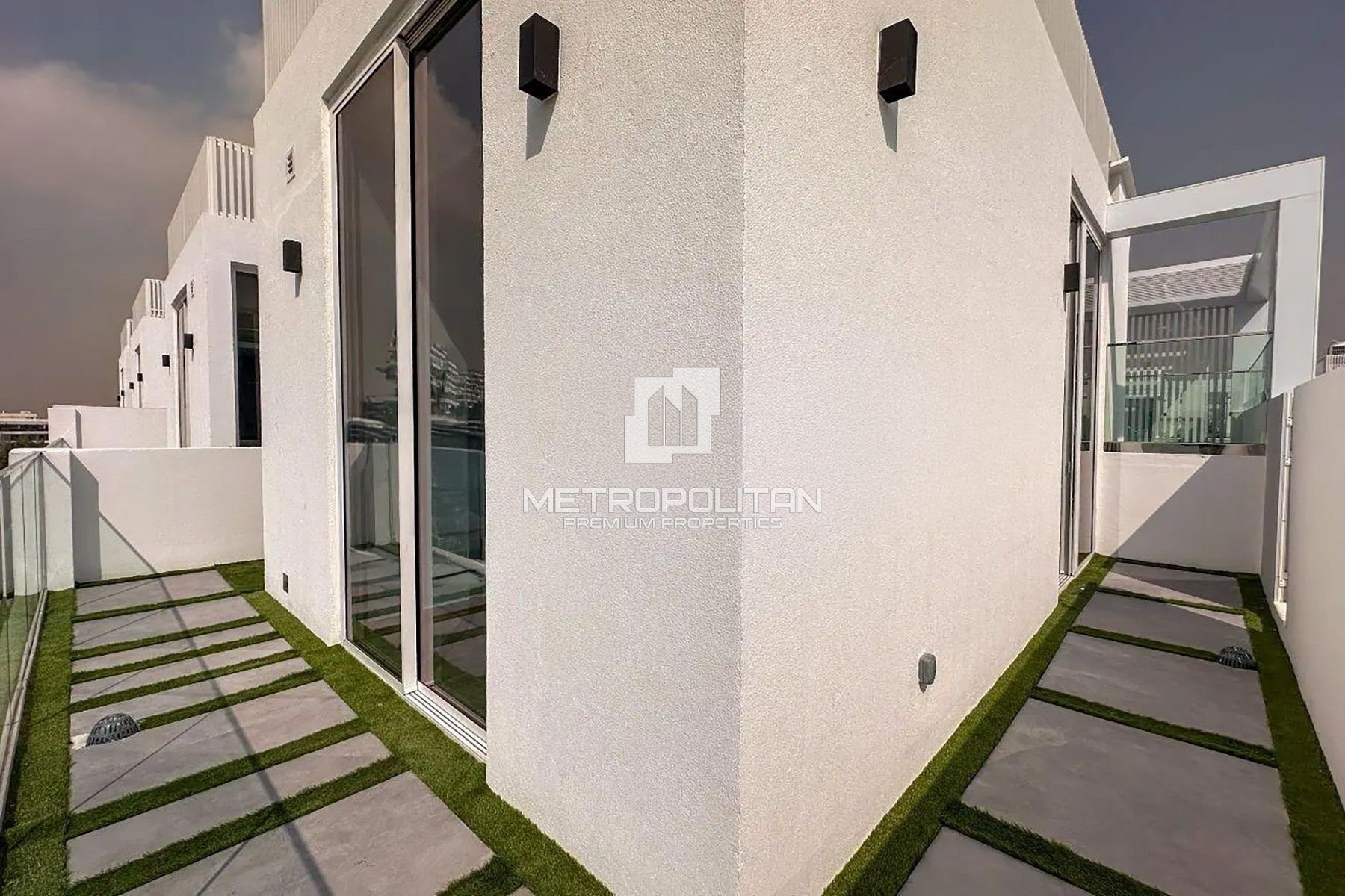 Modern Townhouse | Ready To Move | Bay Lagoons photo-5