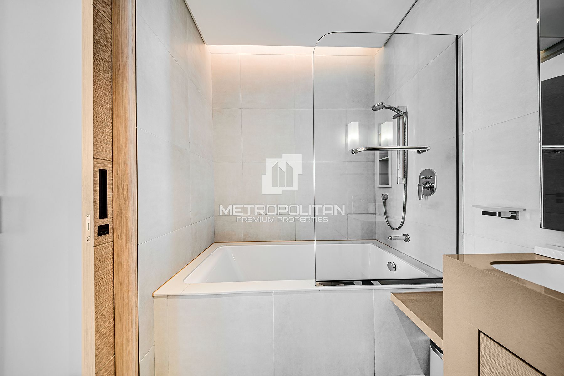 Image - Jumeirah Gate Tower 1, Jumeirah Beach Residence, Dubai | Project - Apartment