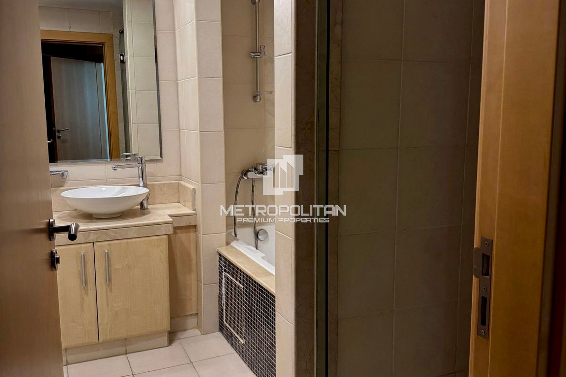 Part Sea Views | Modern Unit | Vacant | Furnished