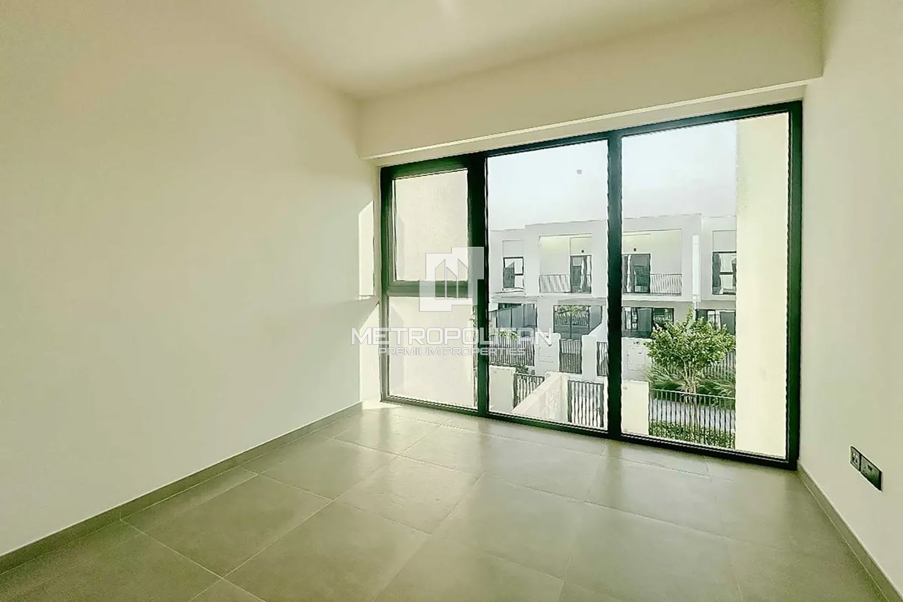 Vacant Now | Prime Location | Iris Layout photo-3