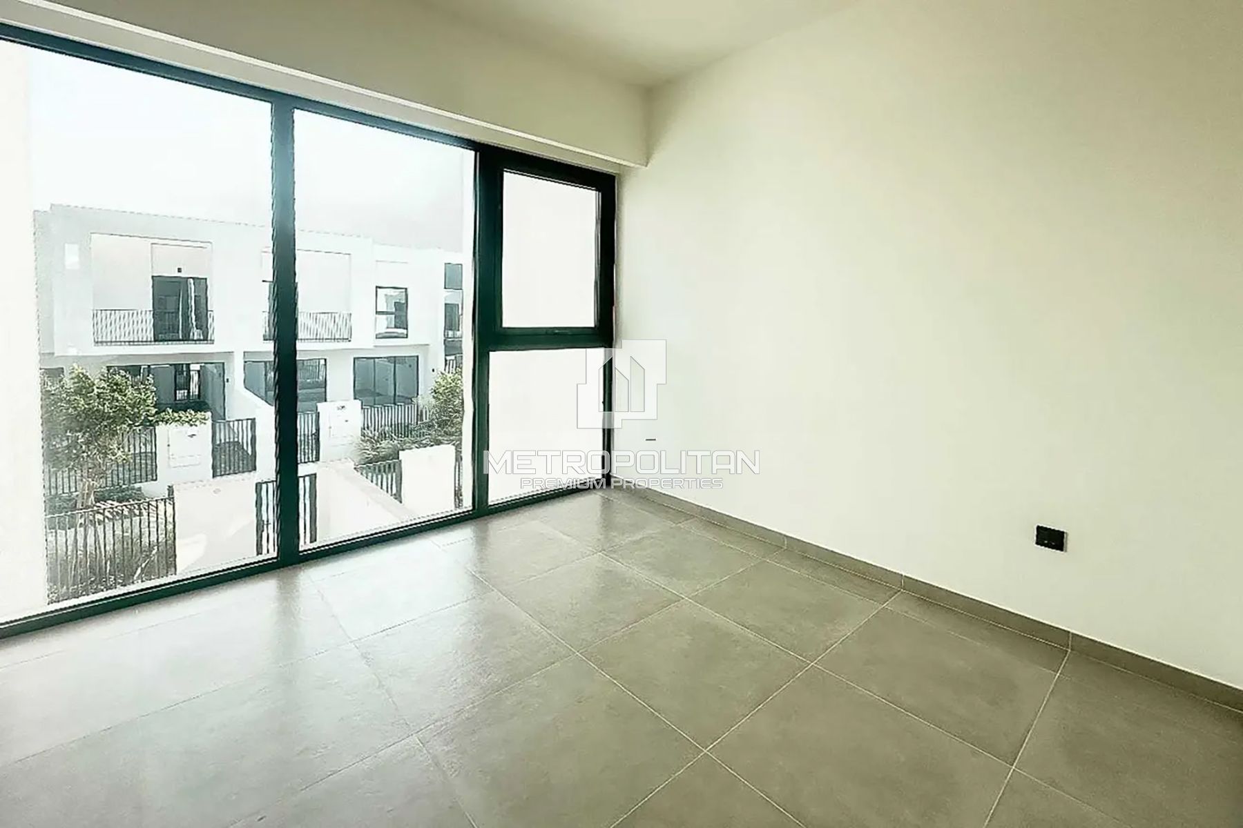 Vacant Now | Prime Location | Iris Layout photo-7