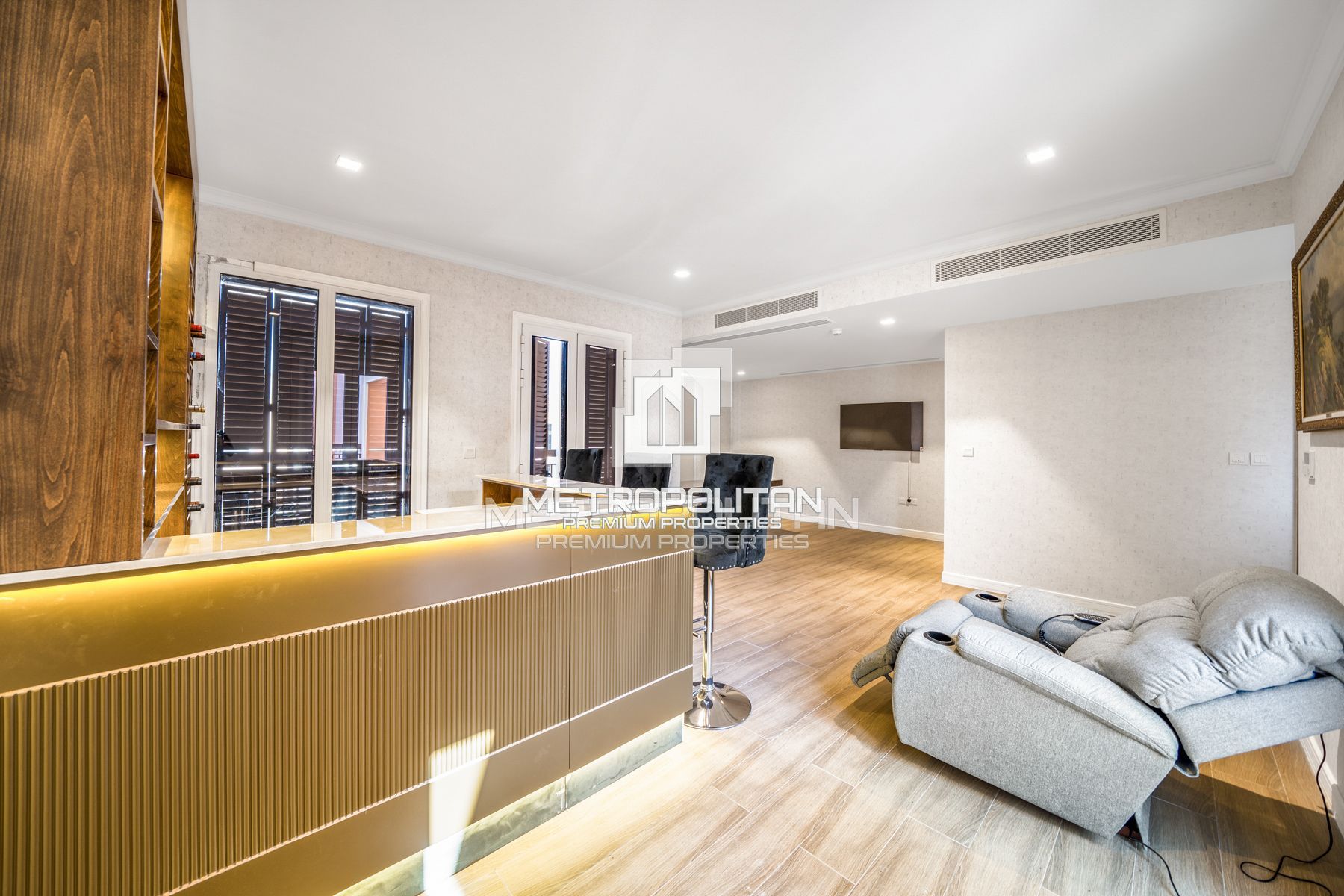 Sea View | Vacant April 20th | Luxury Living