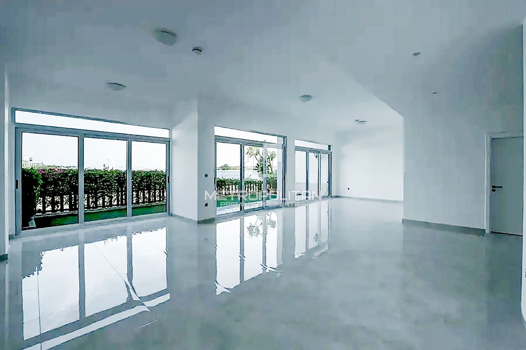 5BR Villa for Rent in Palm Jumeirah – MPR-9535