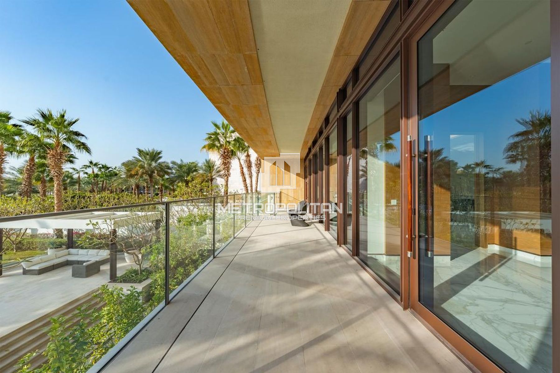 Biggest Garden Suite| Palm View | Private Elevator