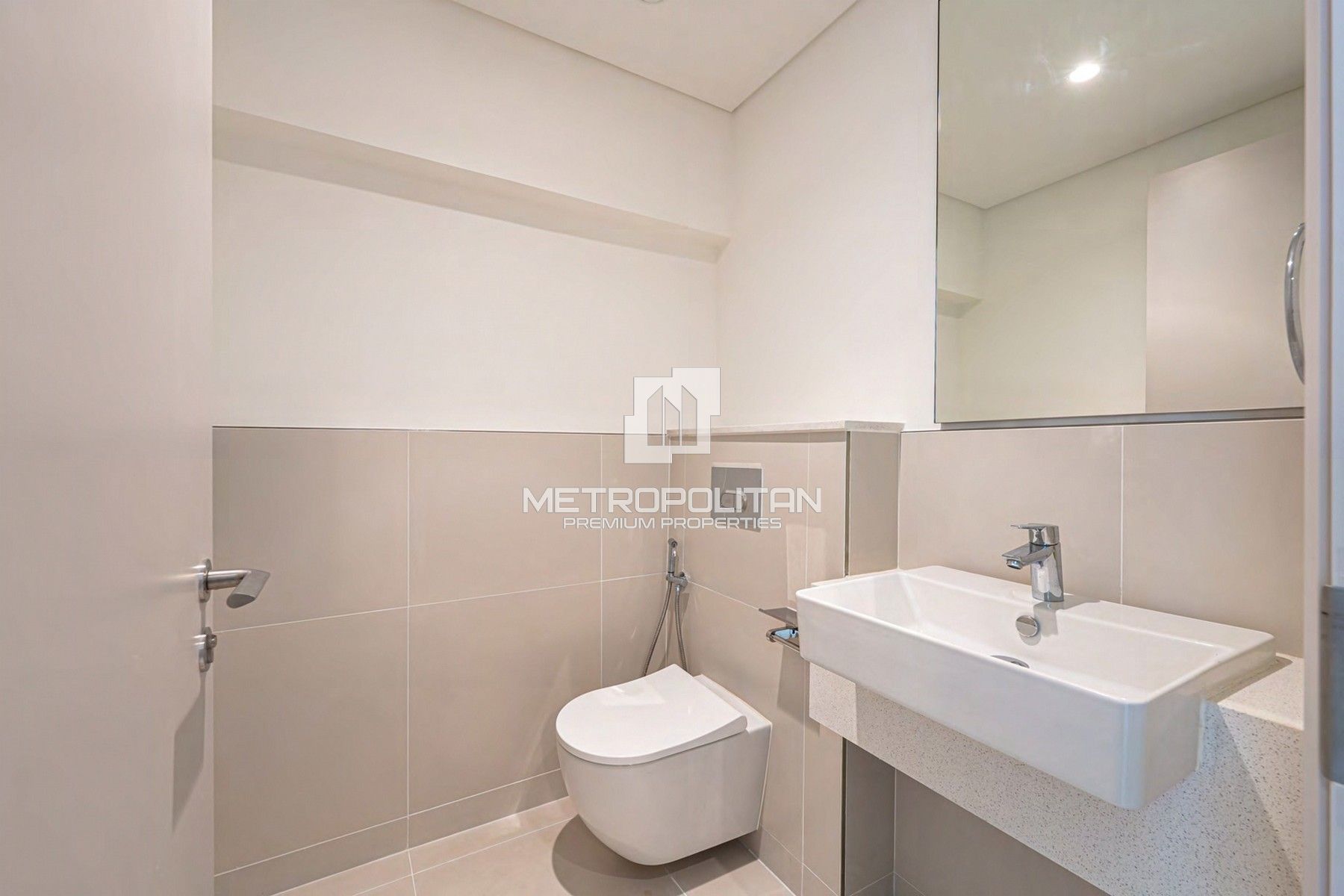 Brand New | Single Row | Mins to the Park and Pool