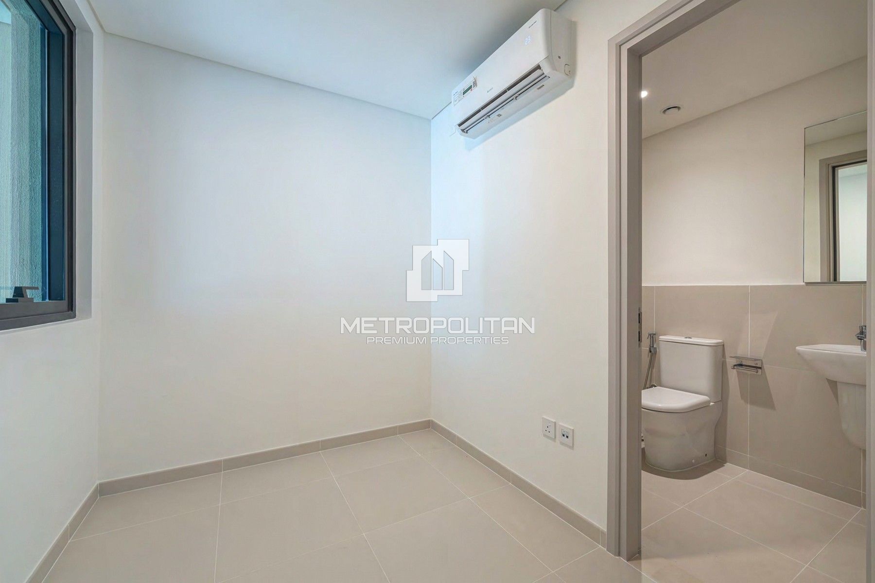 Brand New | Single Row | Mins to the Park and Pool