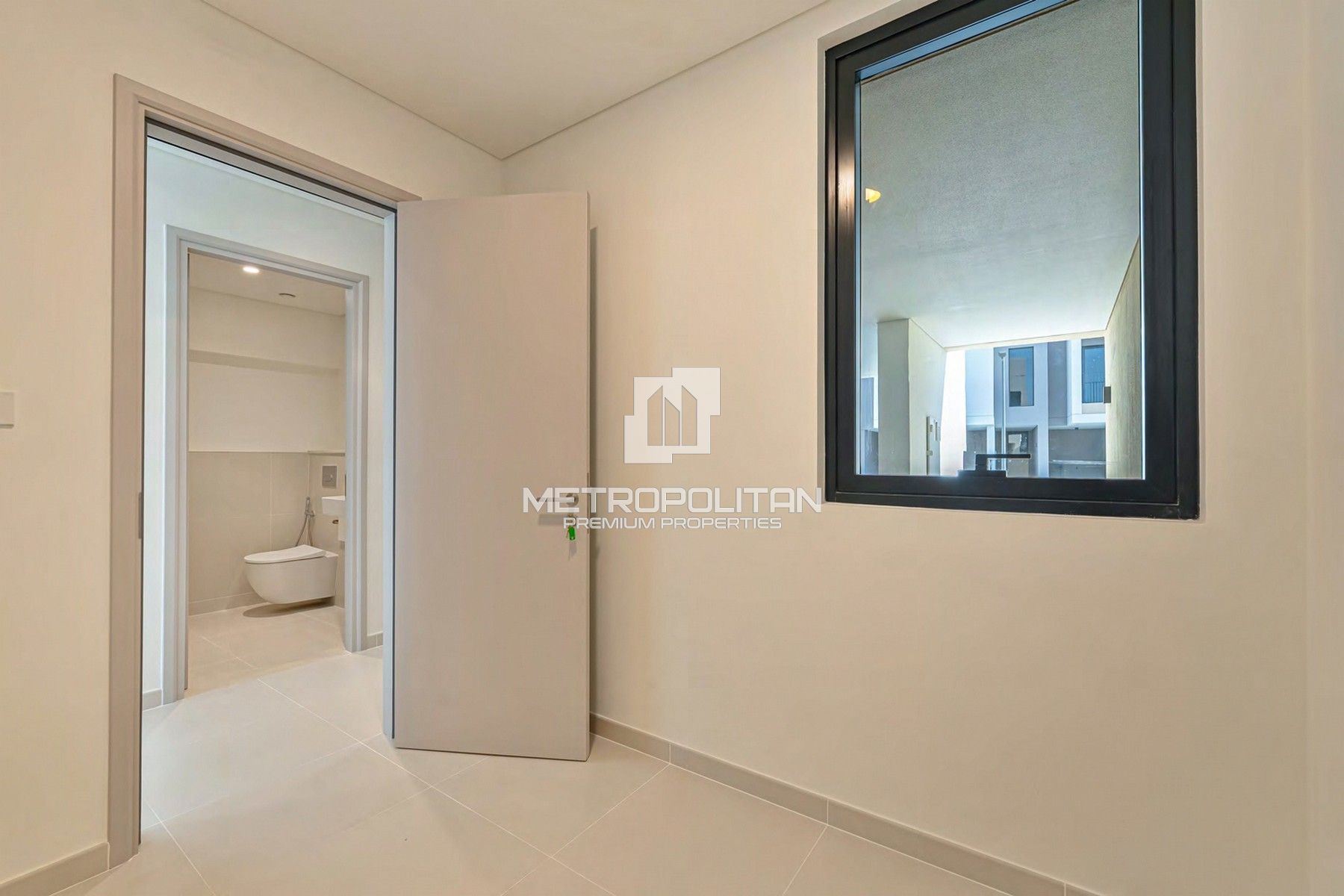 Brand New | Single Row | Mins to the Park and Pool