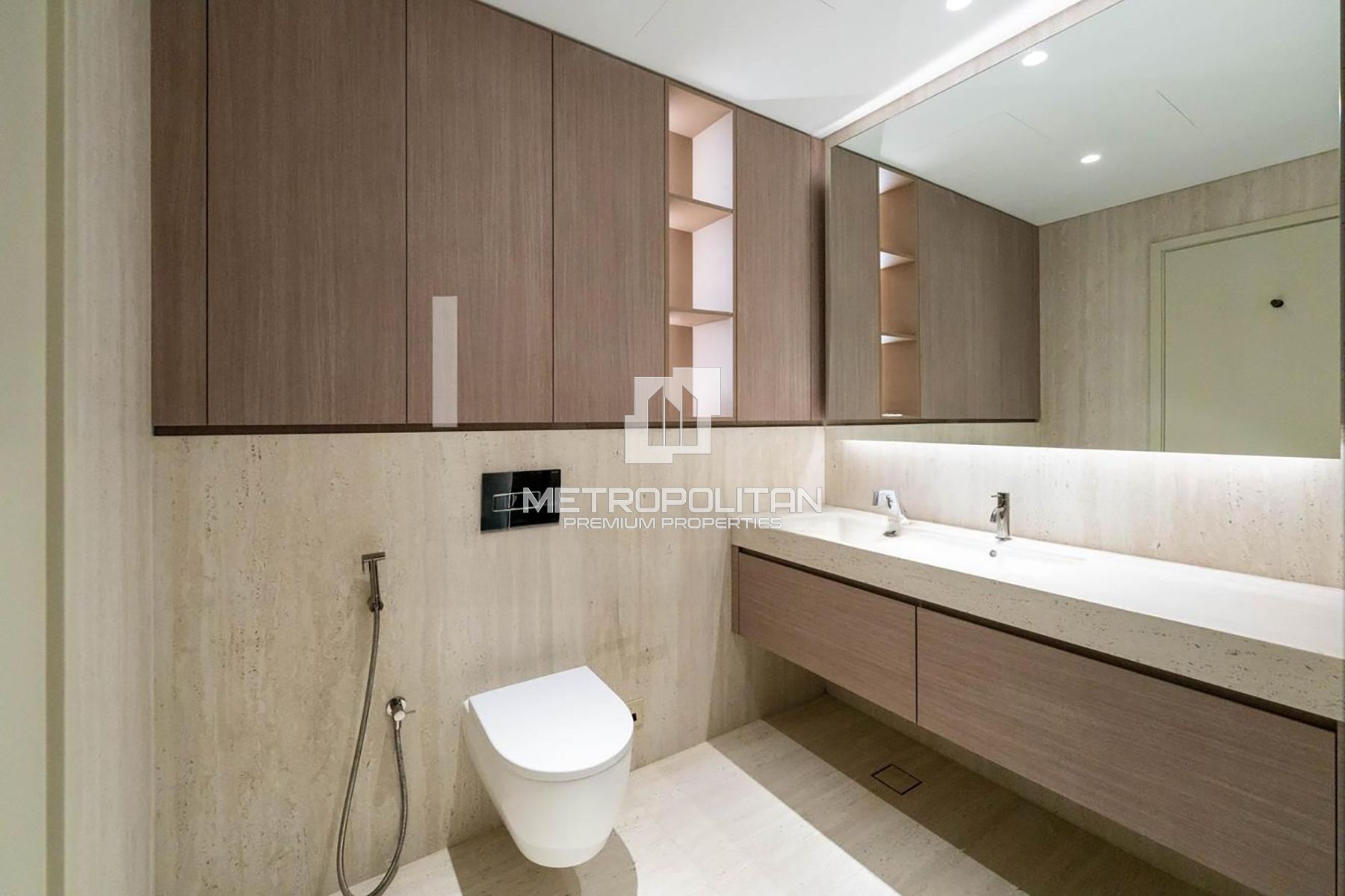 Maidsroom | Sea View | largest layout