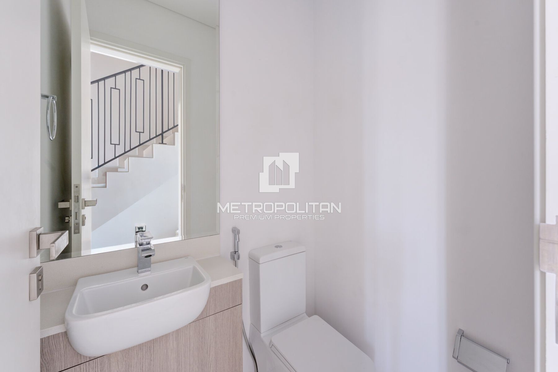 Single Row | Close to Pool & Park | Brand New