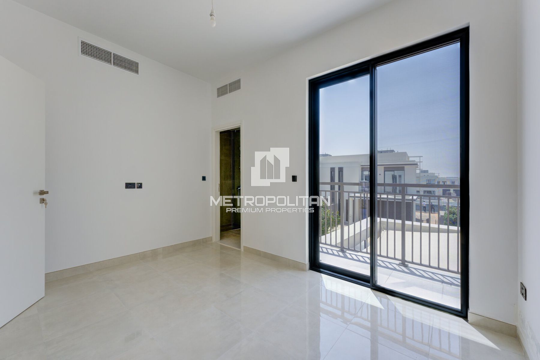 Single Row | Close to Pool & Park | Brand New