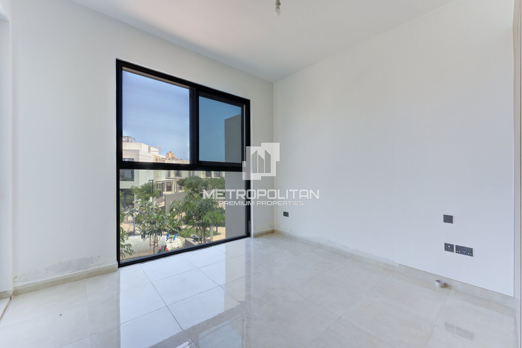 Single Row | Close to Pool & Park | Brand New