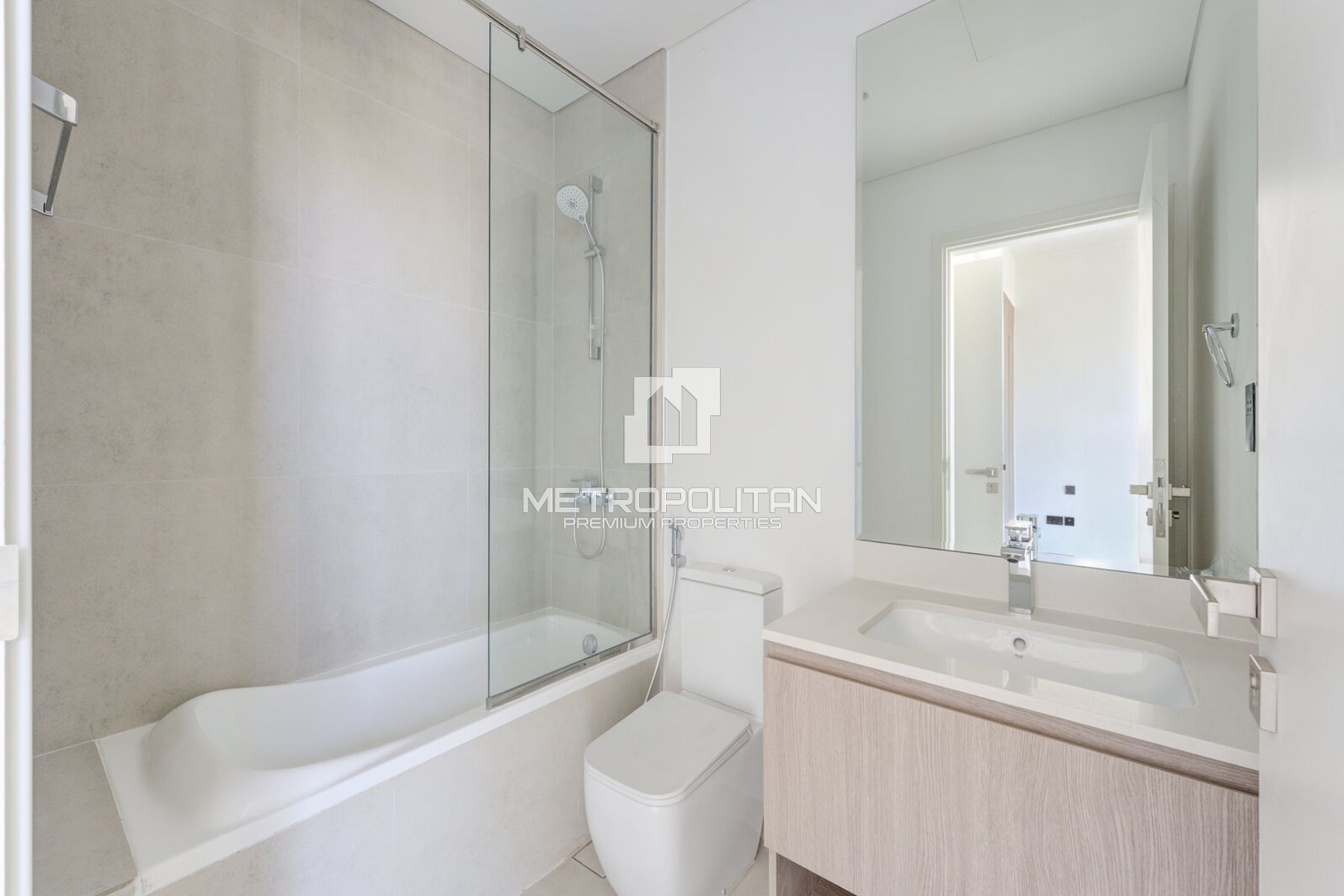 Single Row | Close to Pool & Park | Brand New