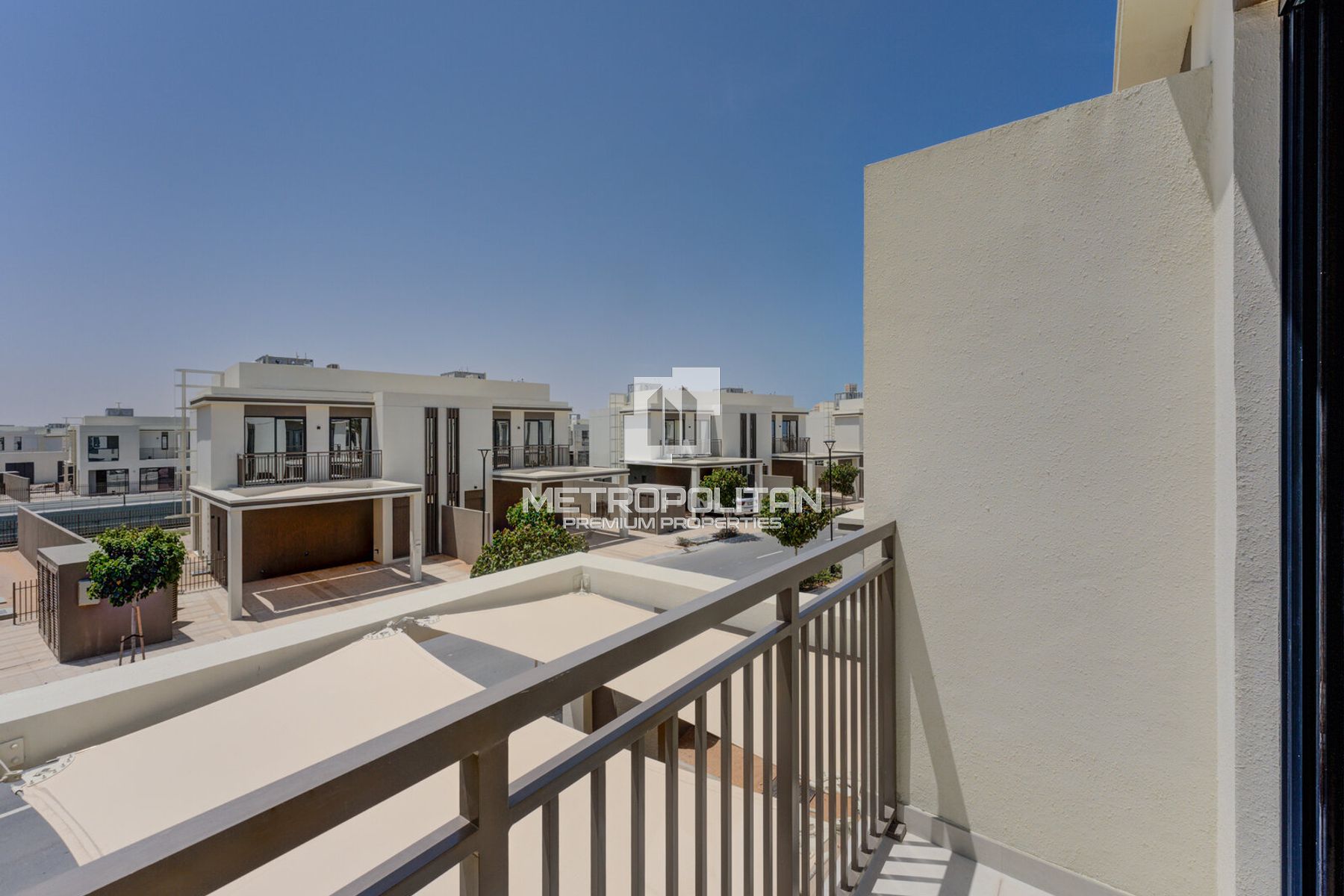 Single Row | Close to Pool & Park | Brand New