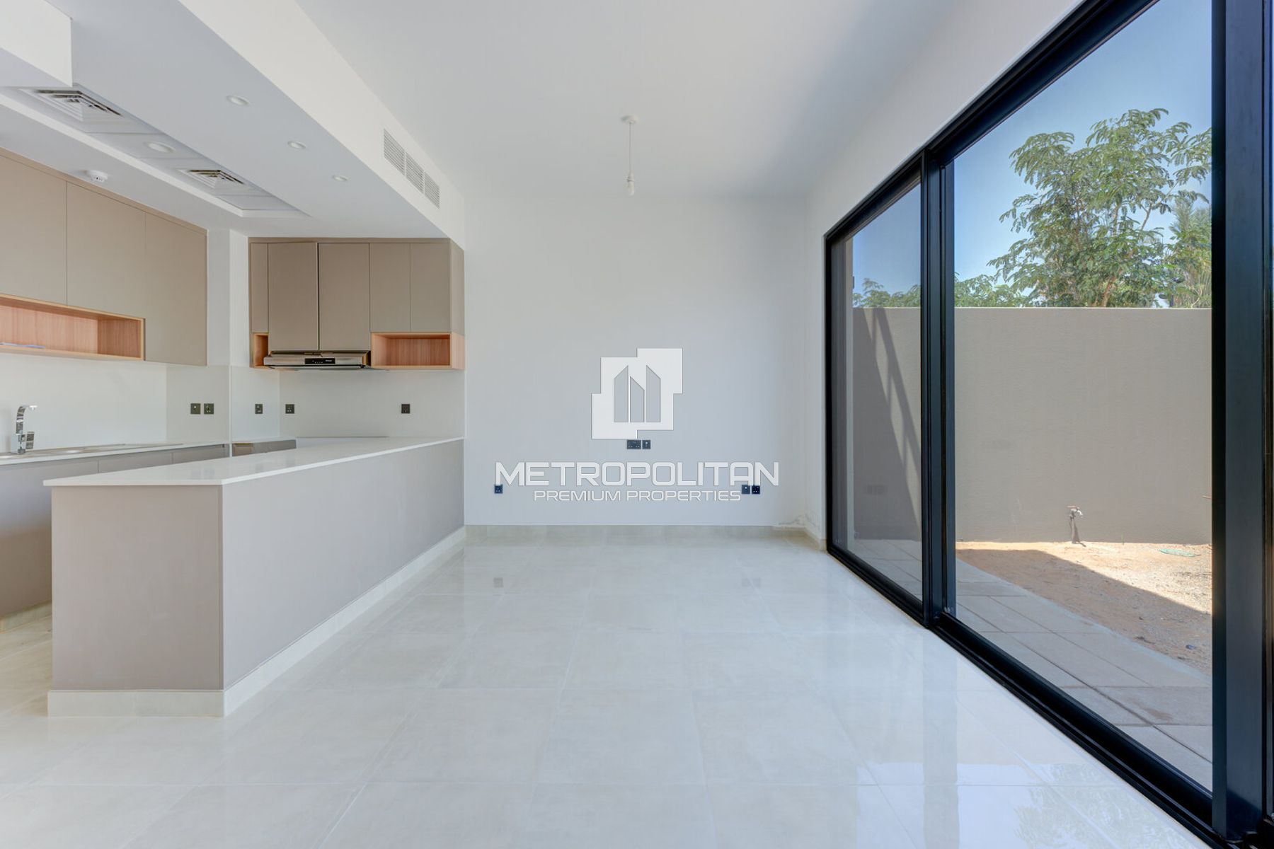 Single Row | Close to Pool & Park | Brand New