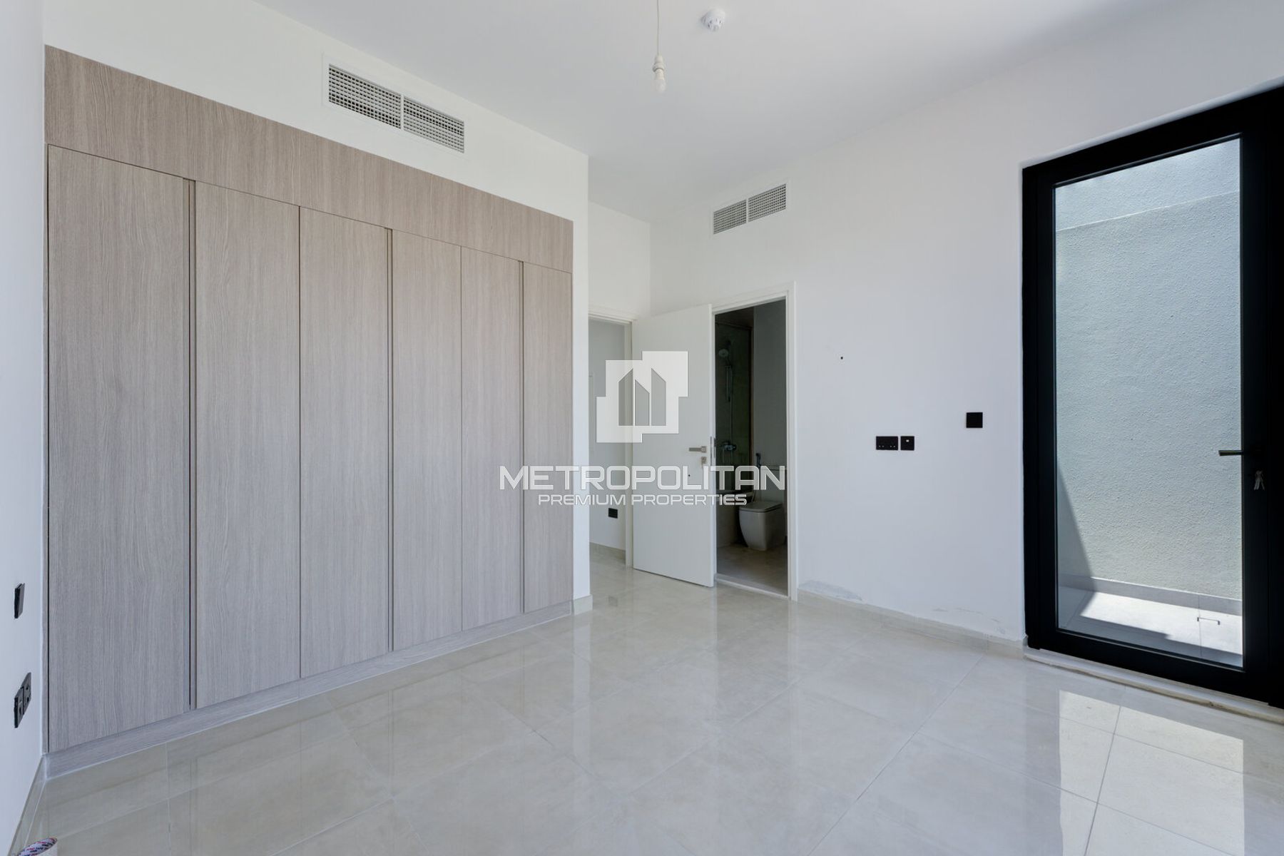 تاون هاوس للإيجار في Falcon Island North، Al Hamra Village - MPR-9817