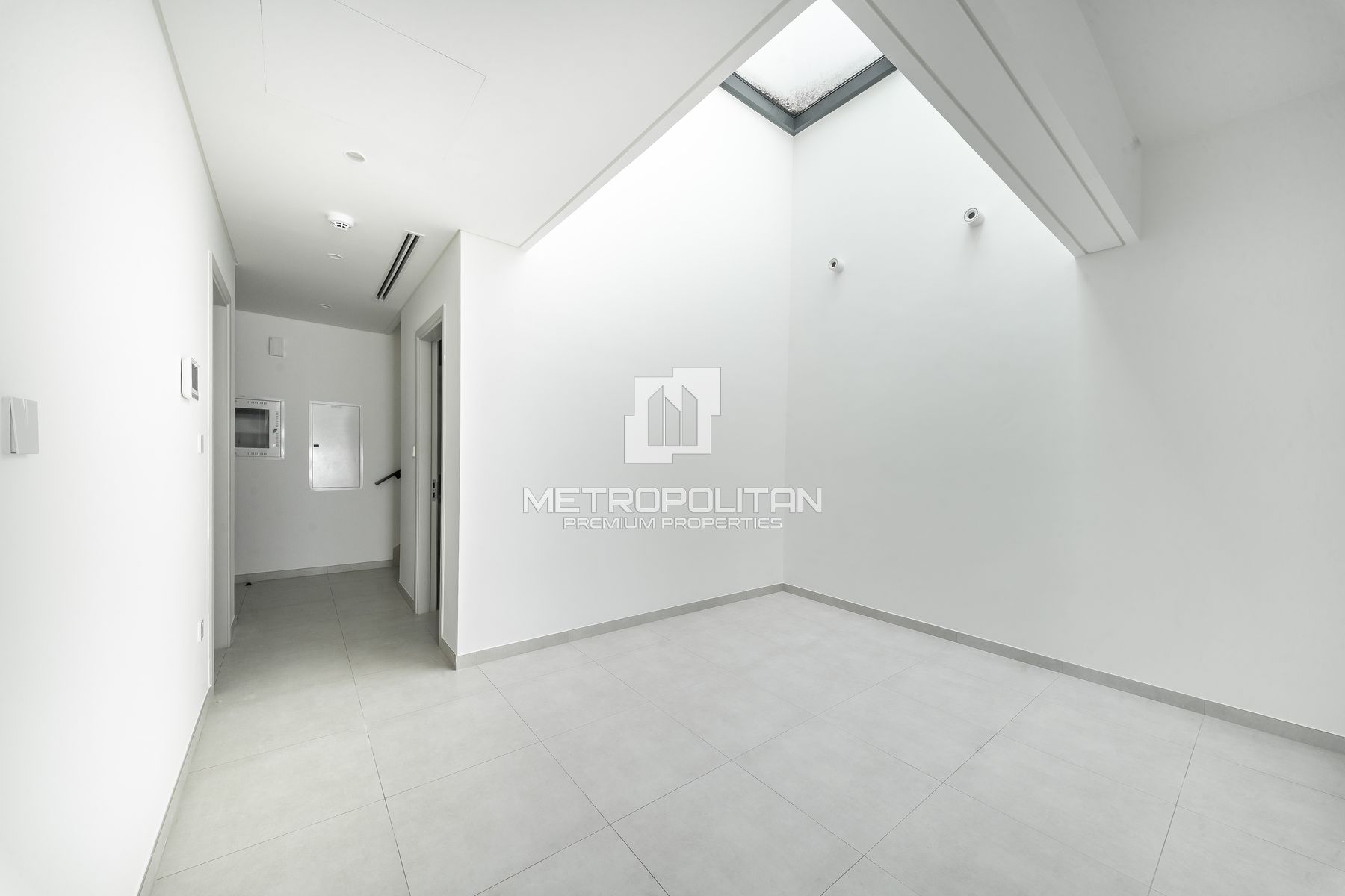 Skylight | Spacious Single Row | Prime Location