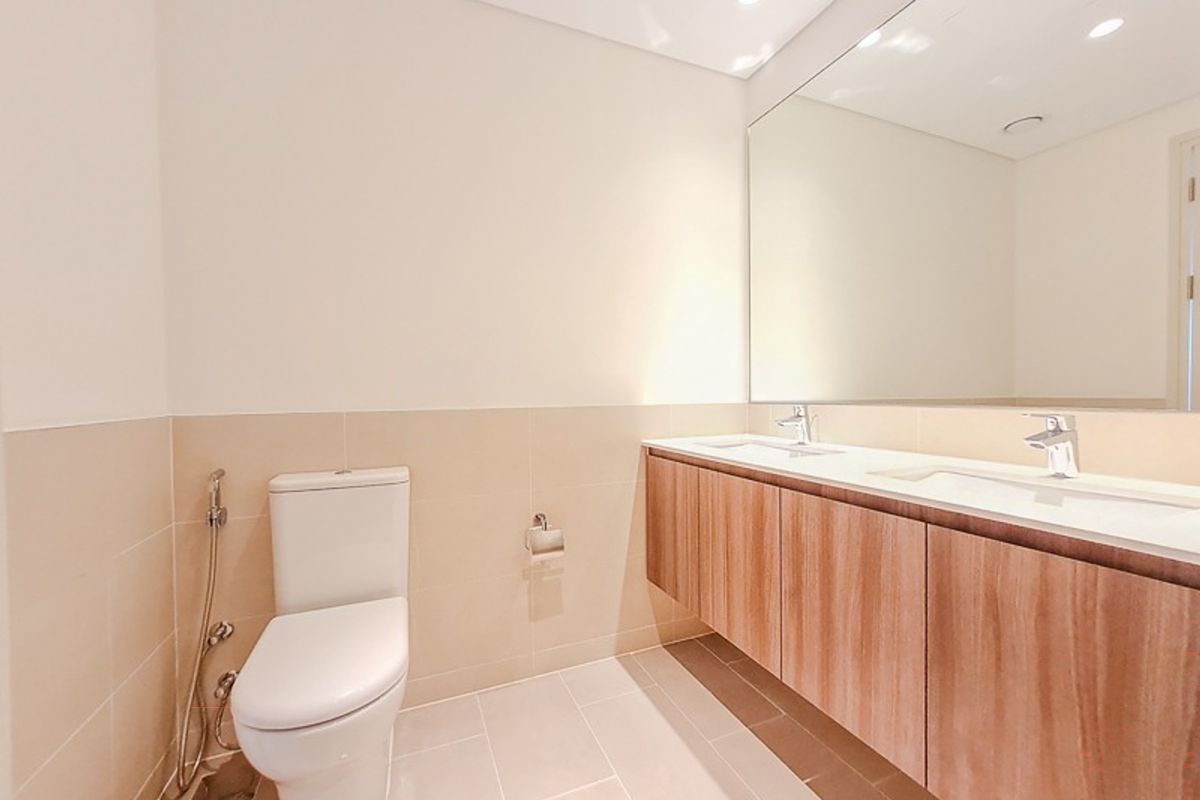 Spacious 2 Beds| Unfurnished| Vacant from August 6