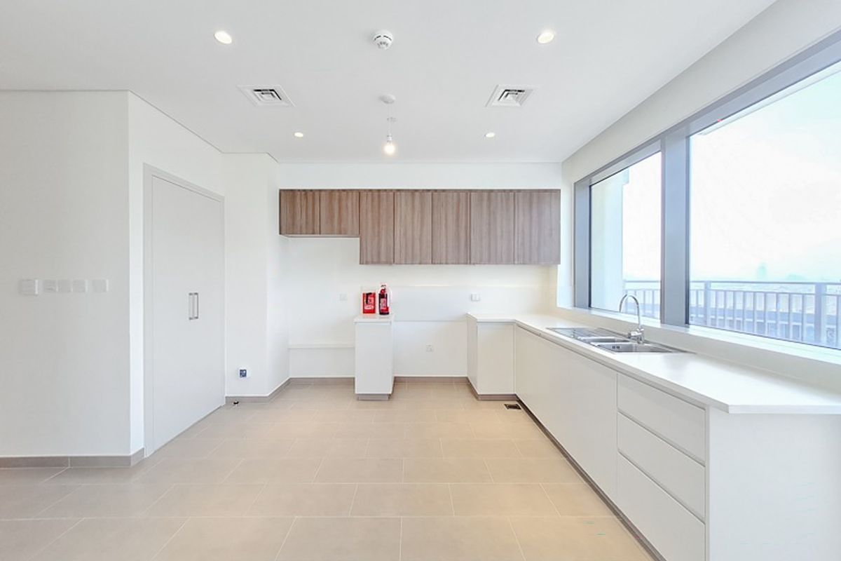 Spacious 2 Beds| Unfurnished| Vacant from August 6