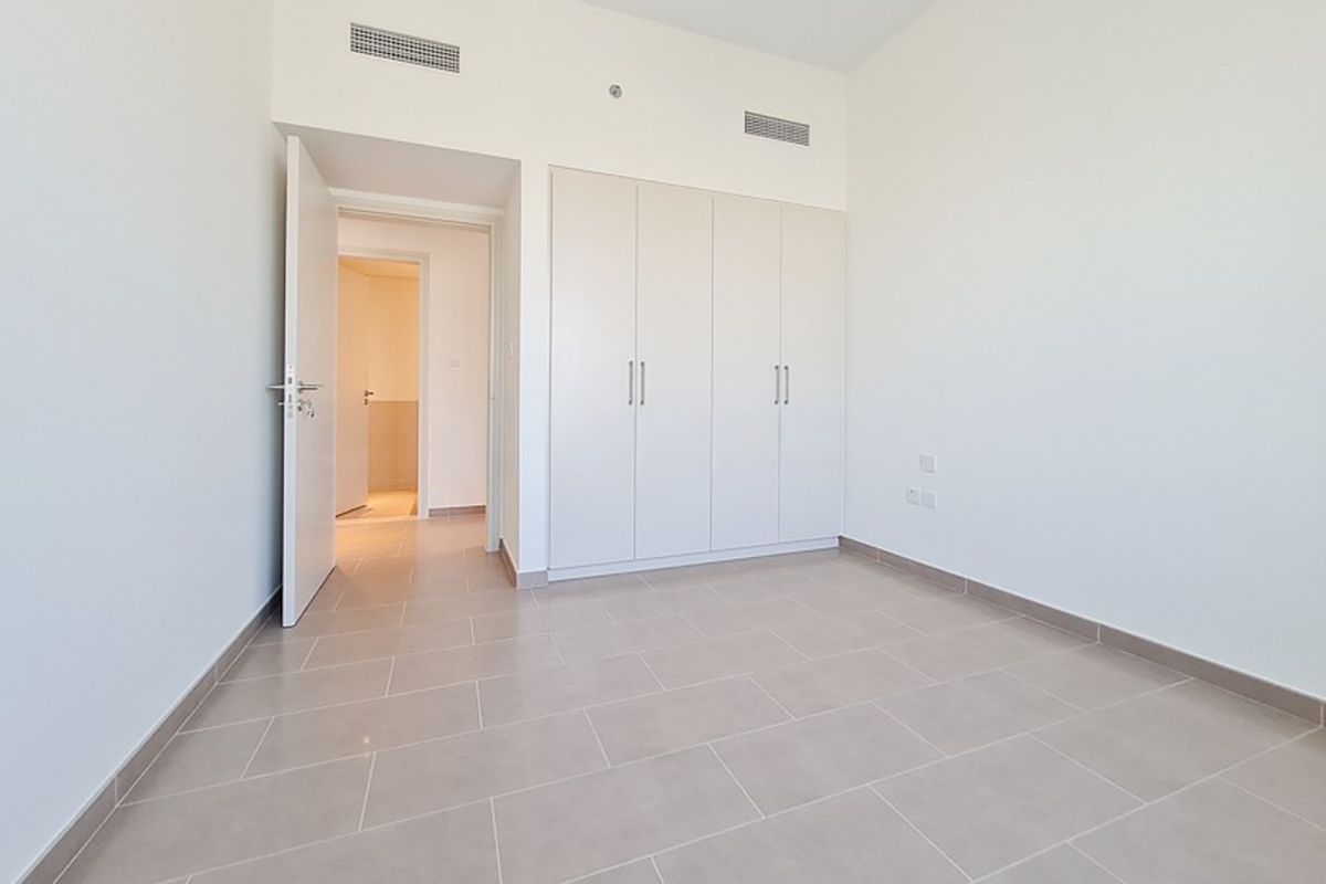 Spacious 2 Beds| Unfurnished| Vacant from August 6