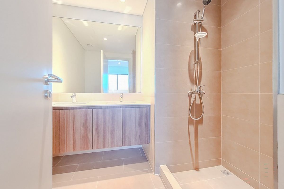 Spacious 2 Beds| Unfurnished| Vacant from August 6