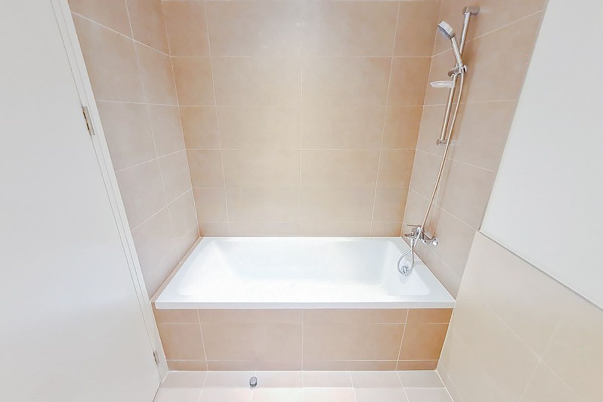 Spacious 2 Beds| Unfurnished| Vacant from August 6