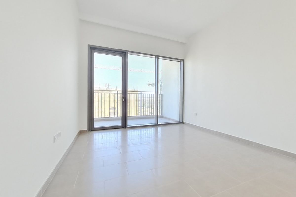 Spacious 2 Beds| Unfurnished| Vacant from August 6