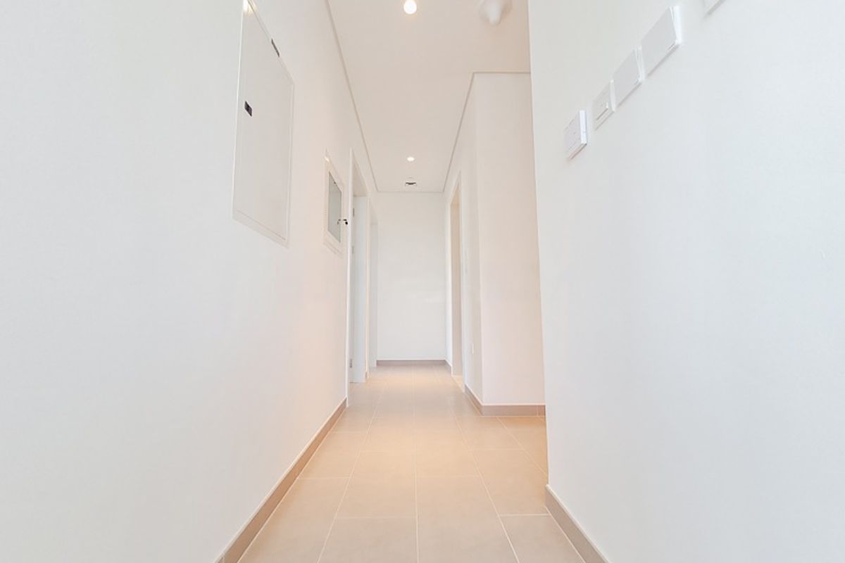 Spacious 2 Beds| Unfurnished| Vacant from August 6
